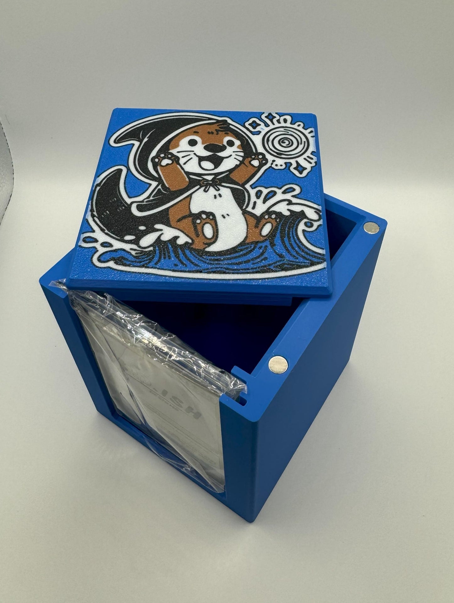 Bria, Riptide Rogue / Otter Theme - Magnetic Commander Showcase Deck Box