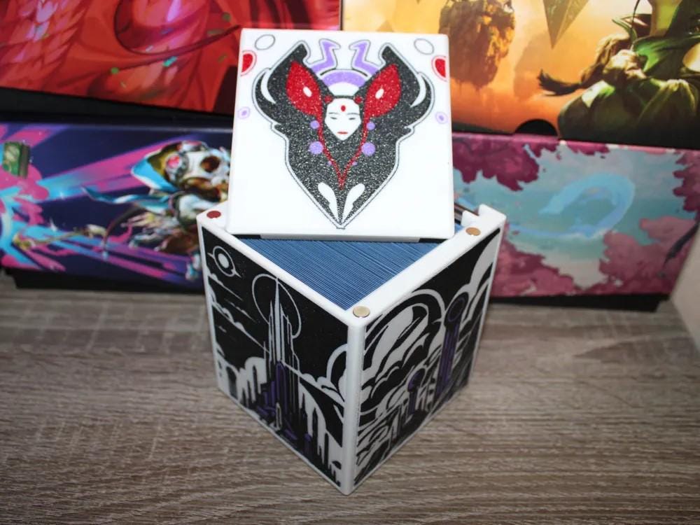 Sharuum the Hegemon - Magnetic Commander Showcase Deckbox
