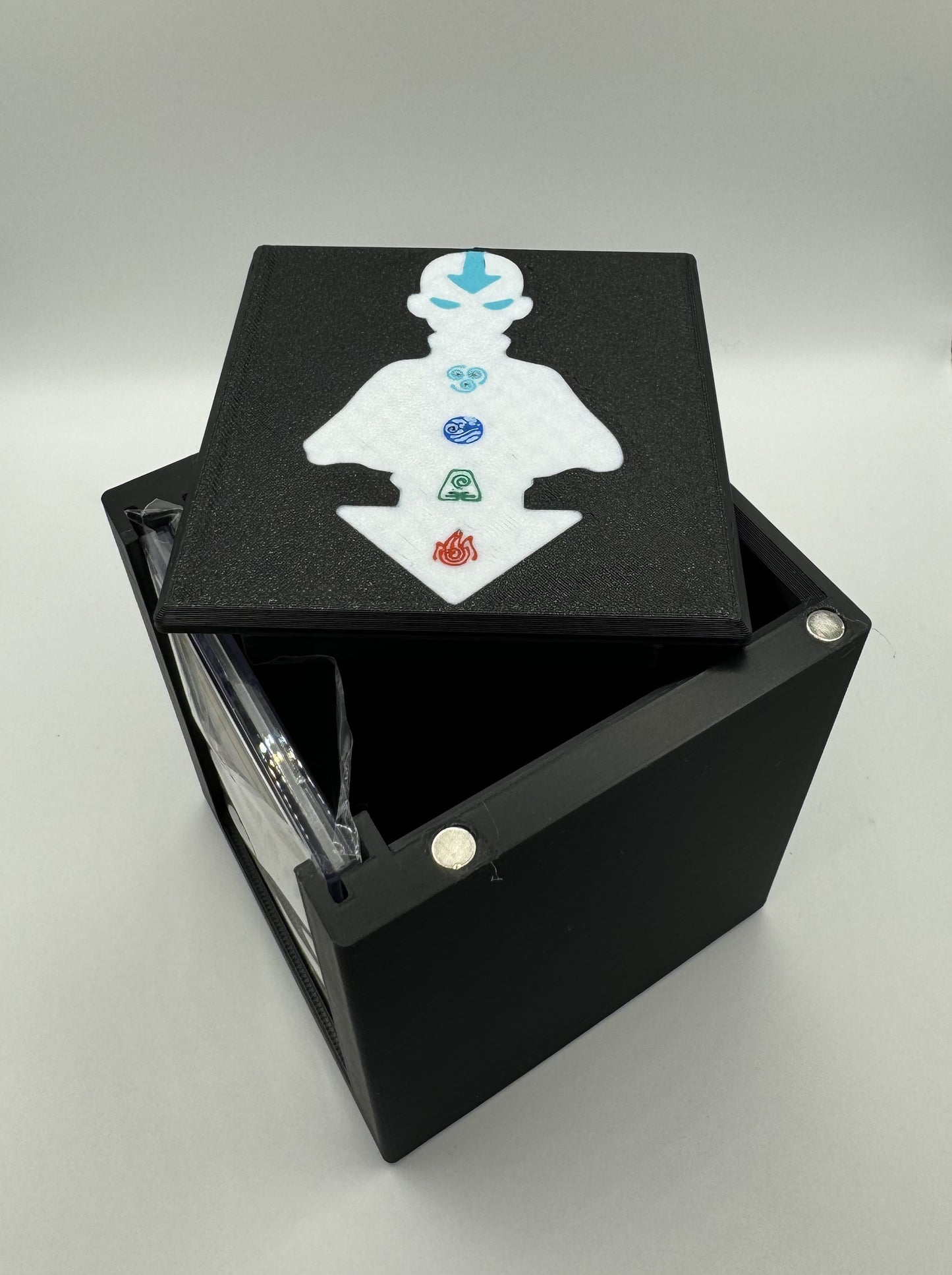 Air Bender - Magnetic Commander Showcase Deck Box