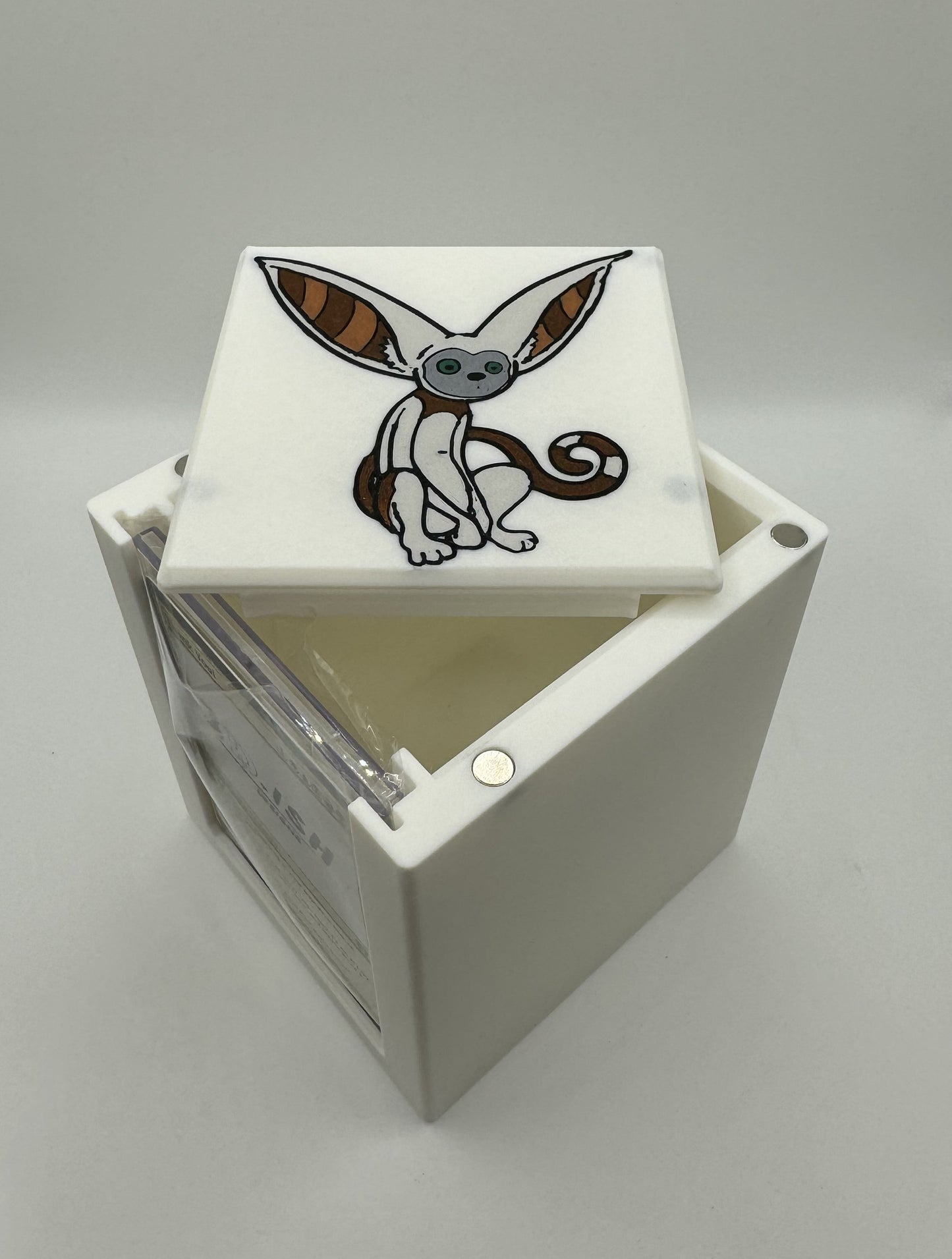 Flying Lemur - Magnetic Commander Showcase Deck Box