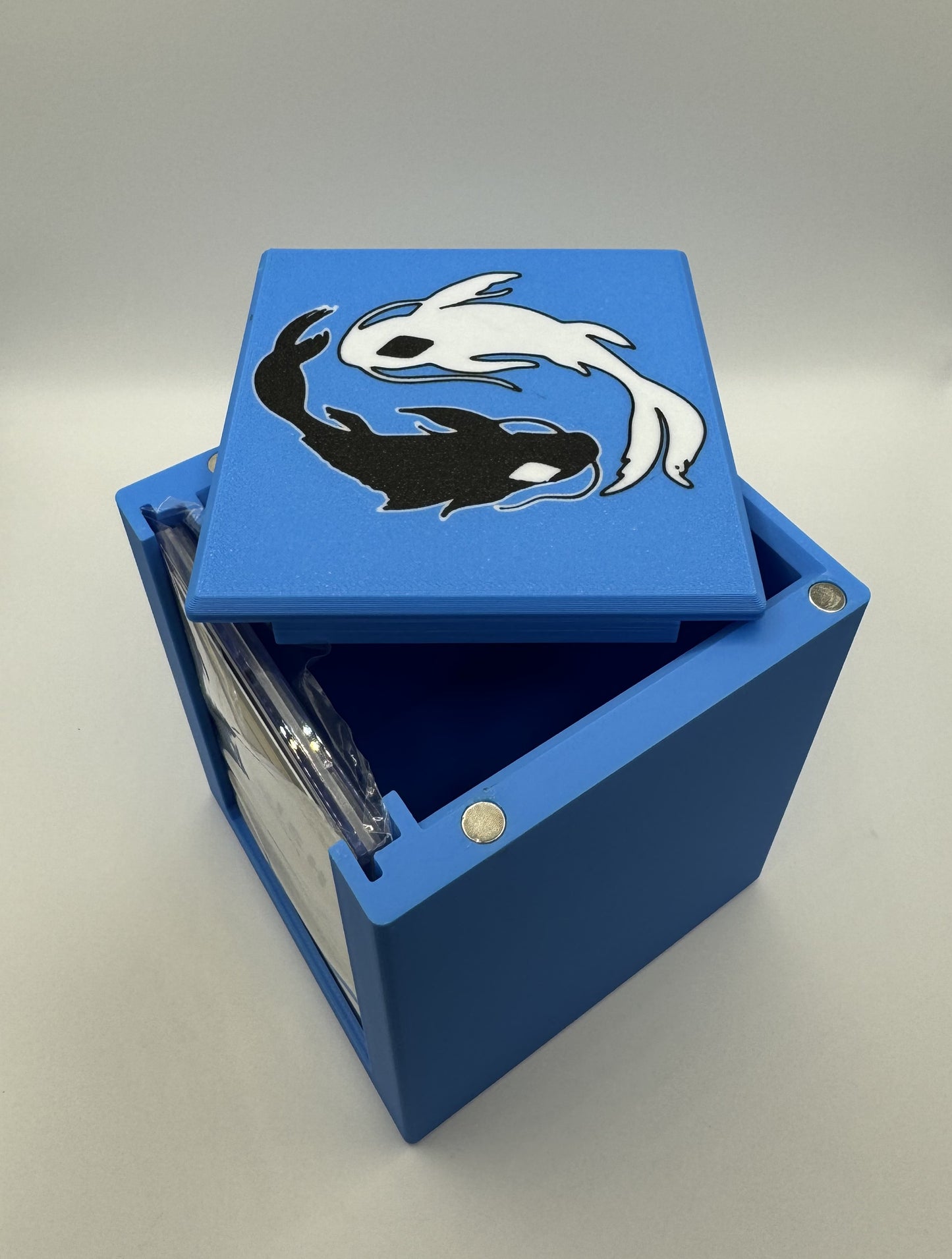 Ying Yang Fish - Magnetic Commander Showcase Deck Box