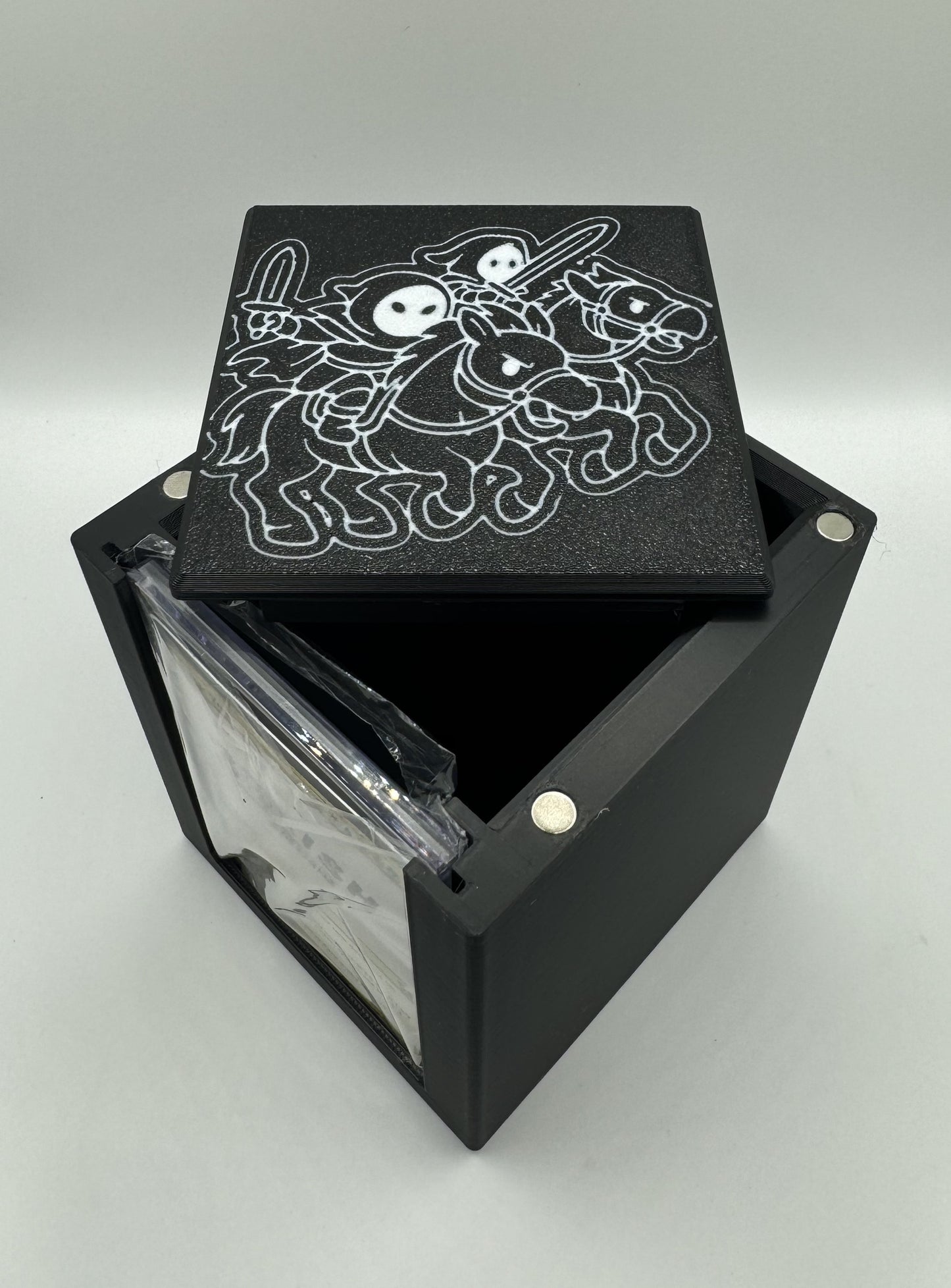 Ringwraiths - Magnetic Commander Showcase Deck Box