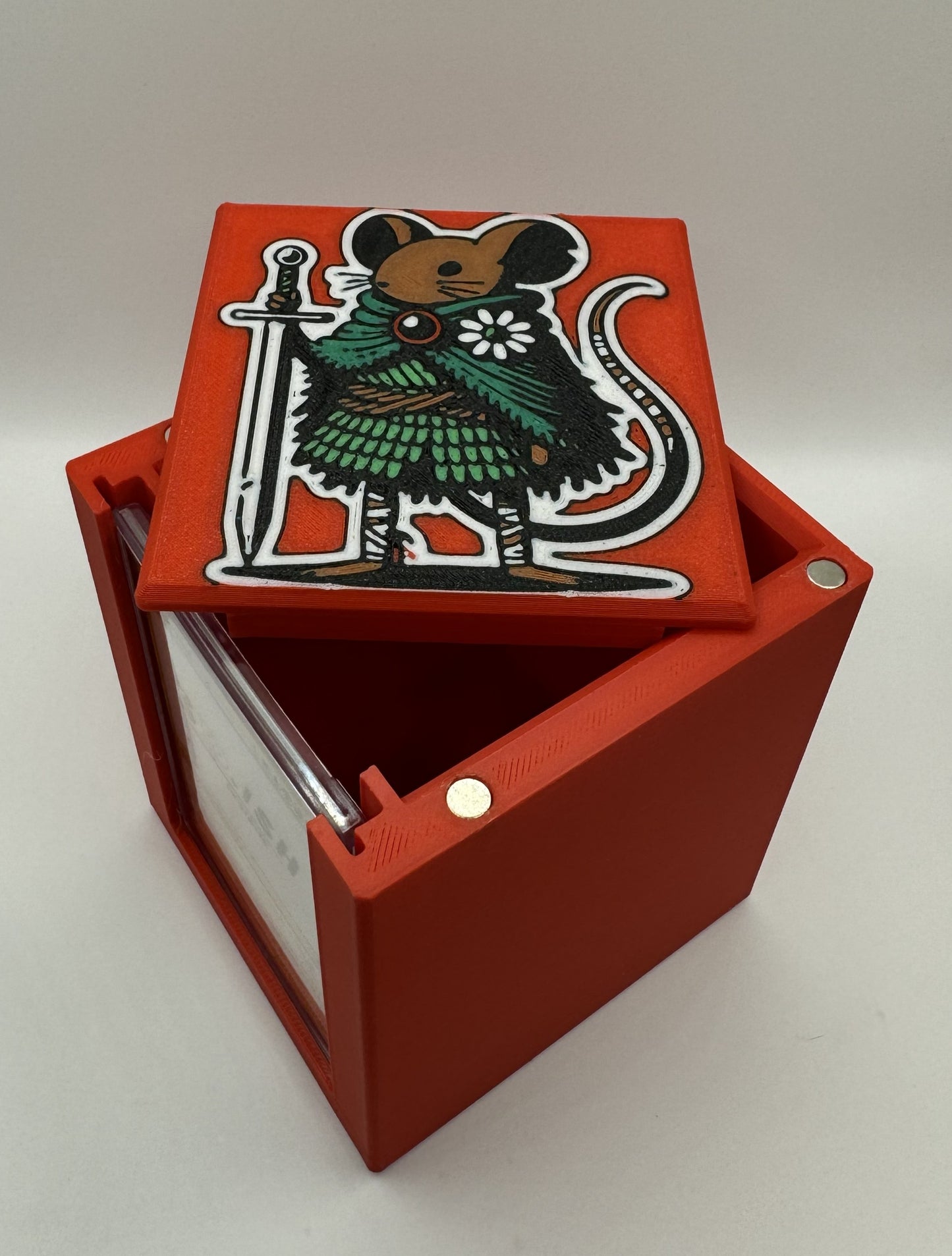 Mabel, Heir to Cragflame - Magnetic Commander Showcase Deck Box