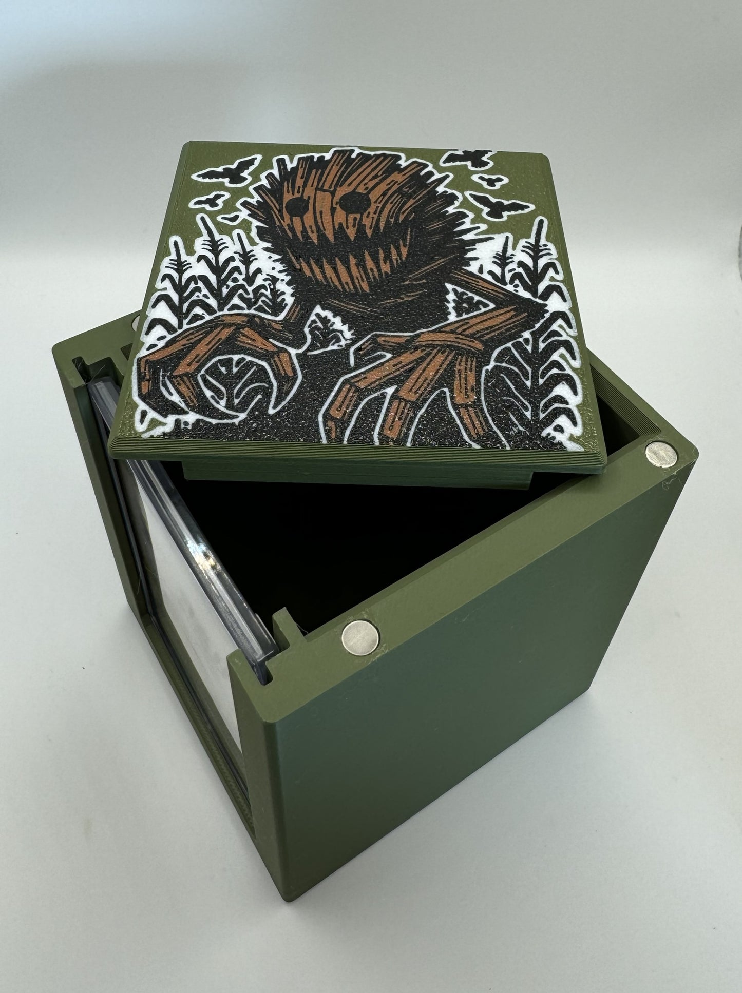 Rendmaw, Creaking Nest - Magnetic Commander Showcase Deck Box