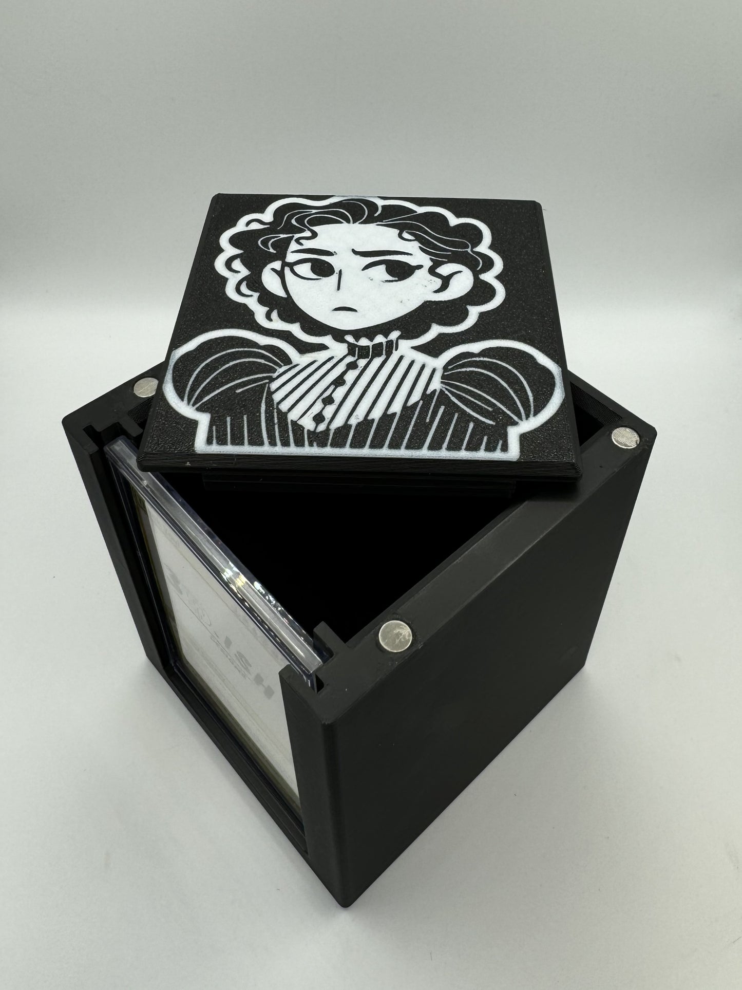 Marina Vendrell - Magnetic Commander Showcase Deck Box