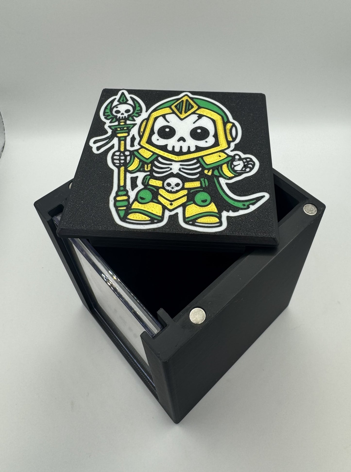Szarekh, the Silent King - Magnetic Commander Showcase Deck Box