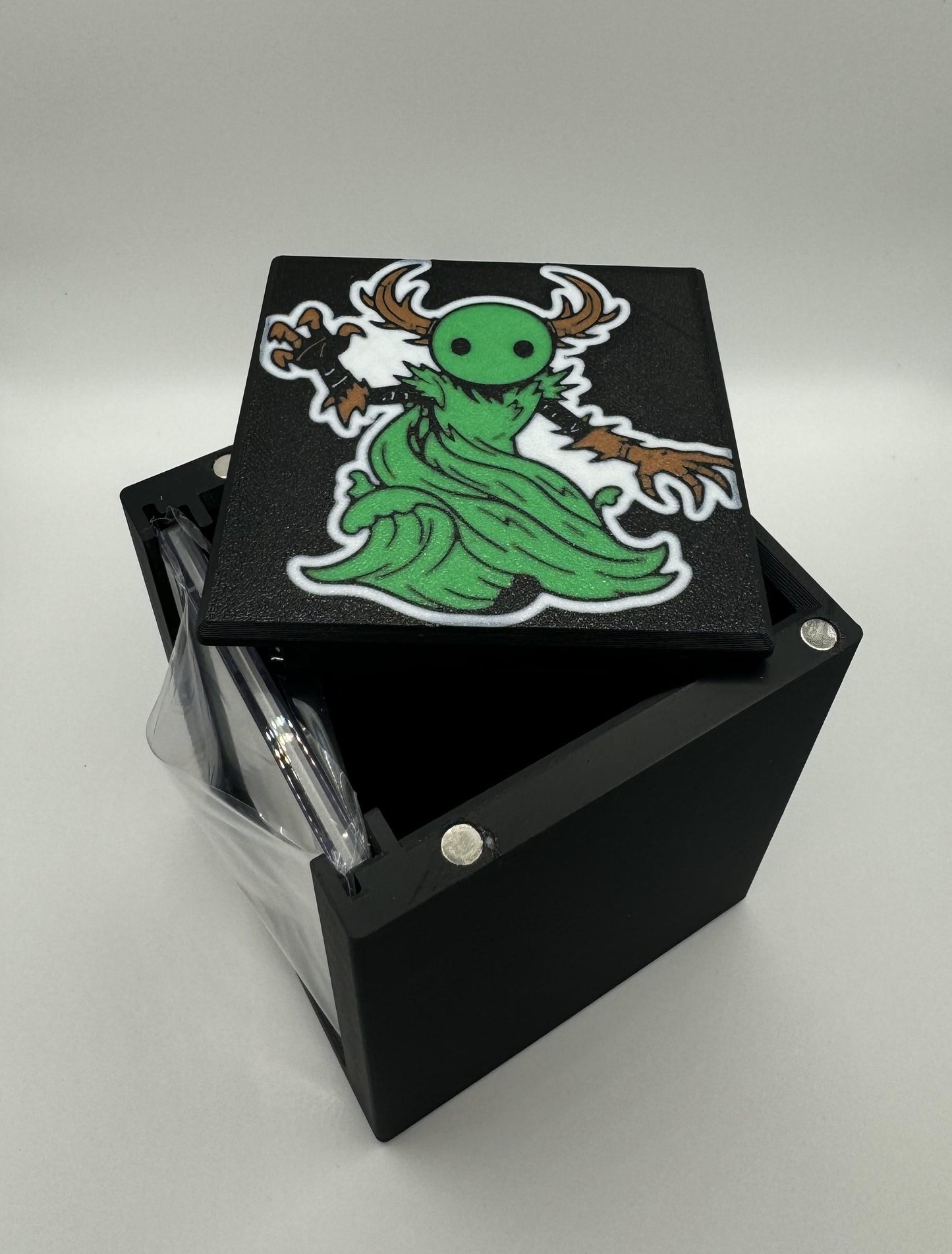 Muldrotha, the Gravetide - Magnetic Commander Showcase Deck Box