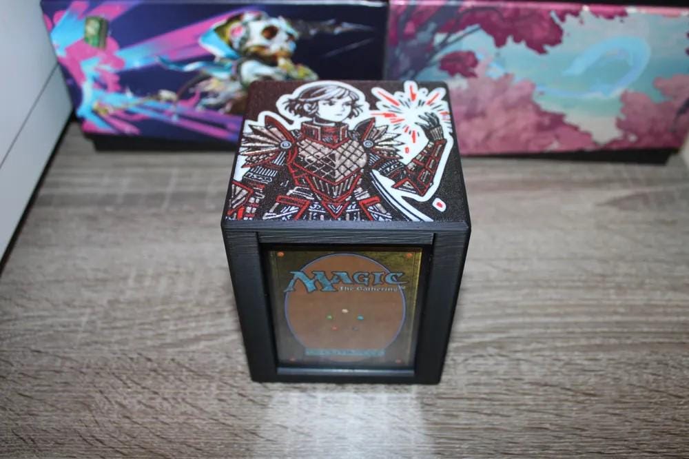 Rowan, Scion of War - Magnetic Commander Showcase Deck Box