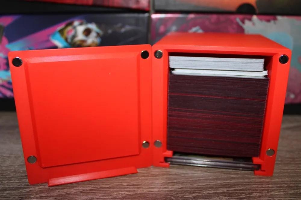The Infamous Cruelclaw - Magnetic Commander Showcase Deck Box
