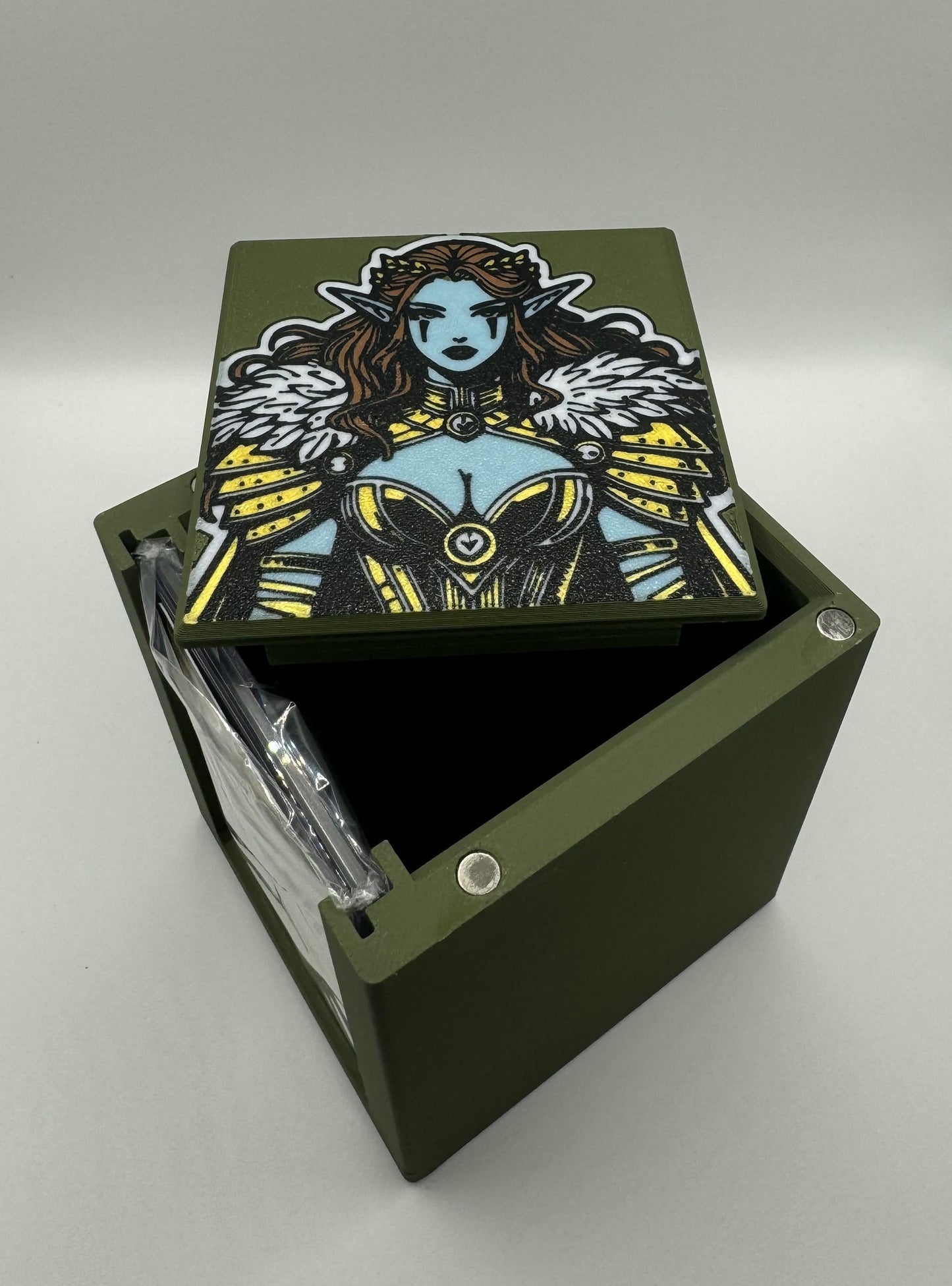 Lathril, Blade of the Elves - Magnetic Commander Showcase Deck Box