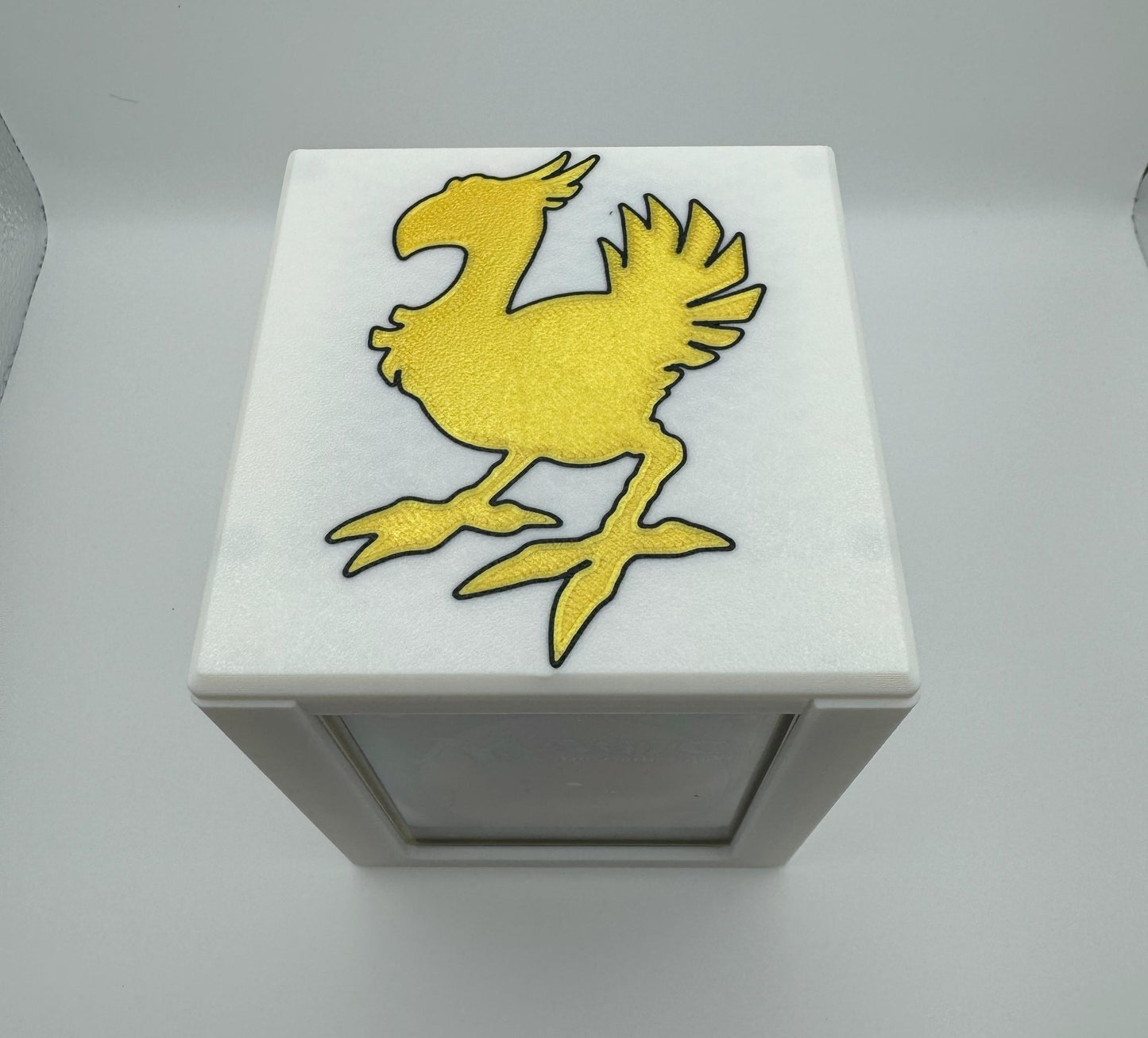 Golden Chocobo - Magnetic Commander Showcase Deck Box