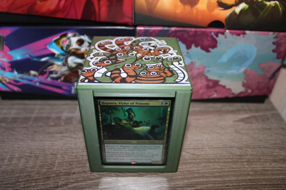 Snake Theme - Magnetic Commander Showcase Deck Box