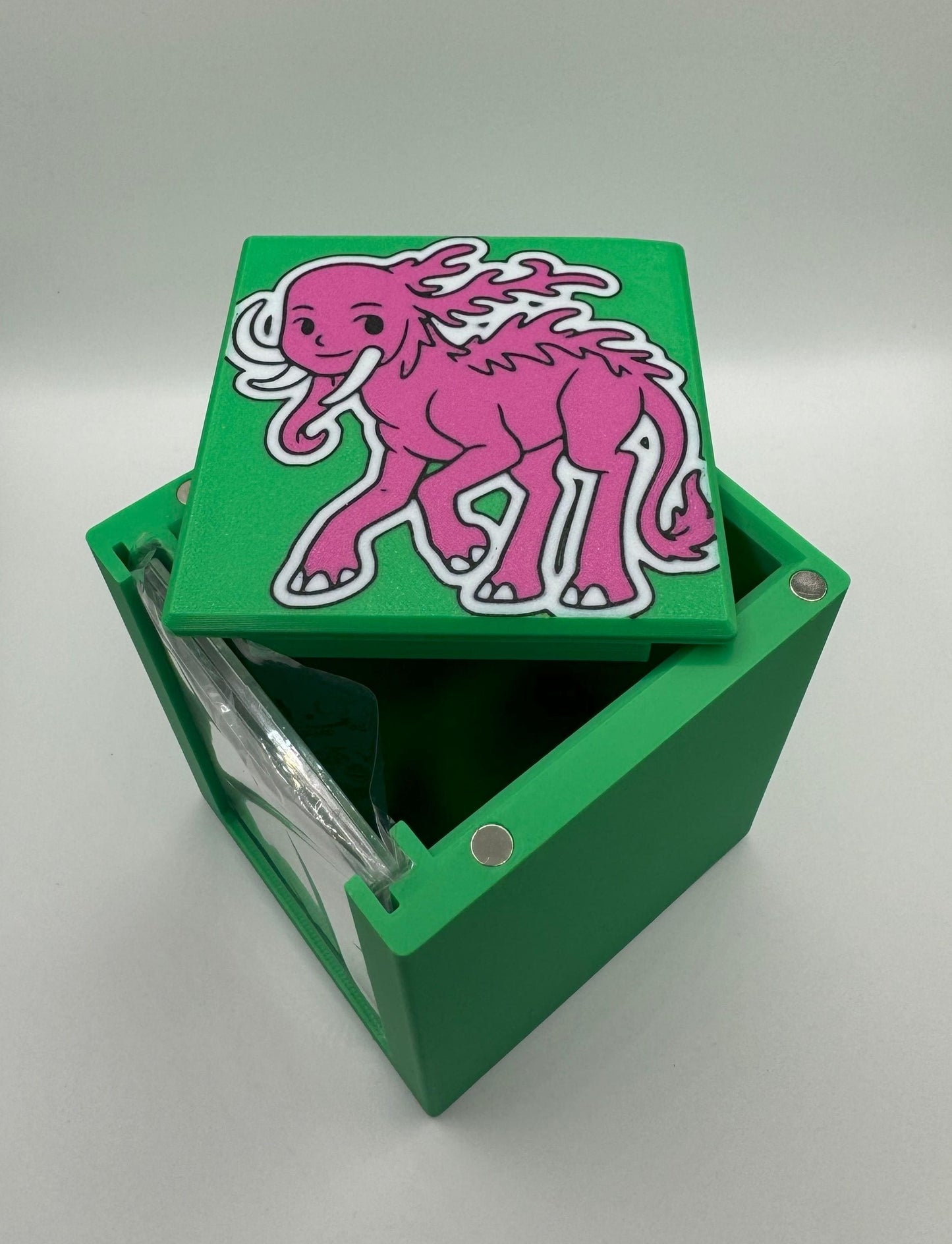 Morophon, the Boundless - Magnetic Commander Showcase Deck Box