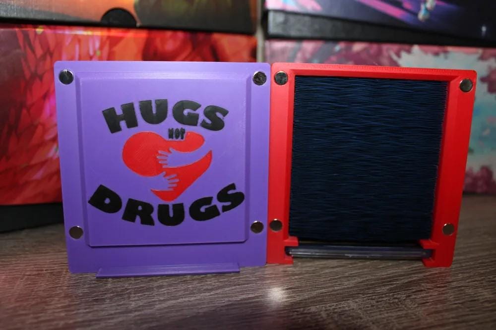 PRIDE - Magnetic Commander Theme Deck Box