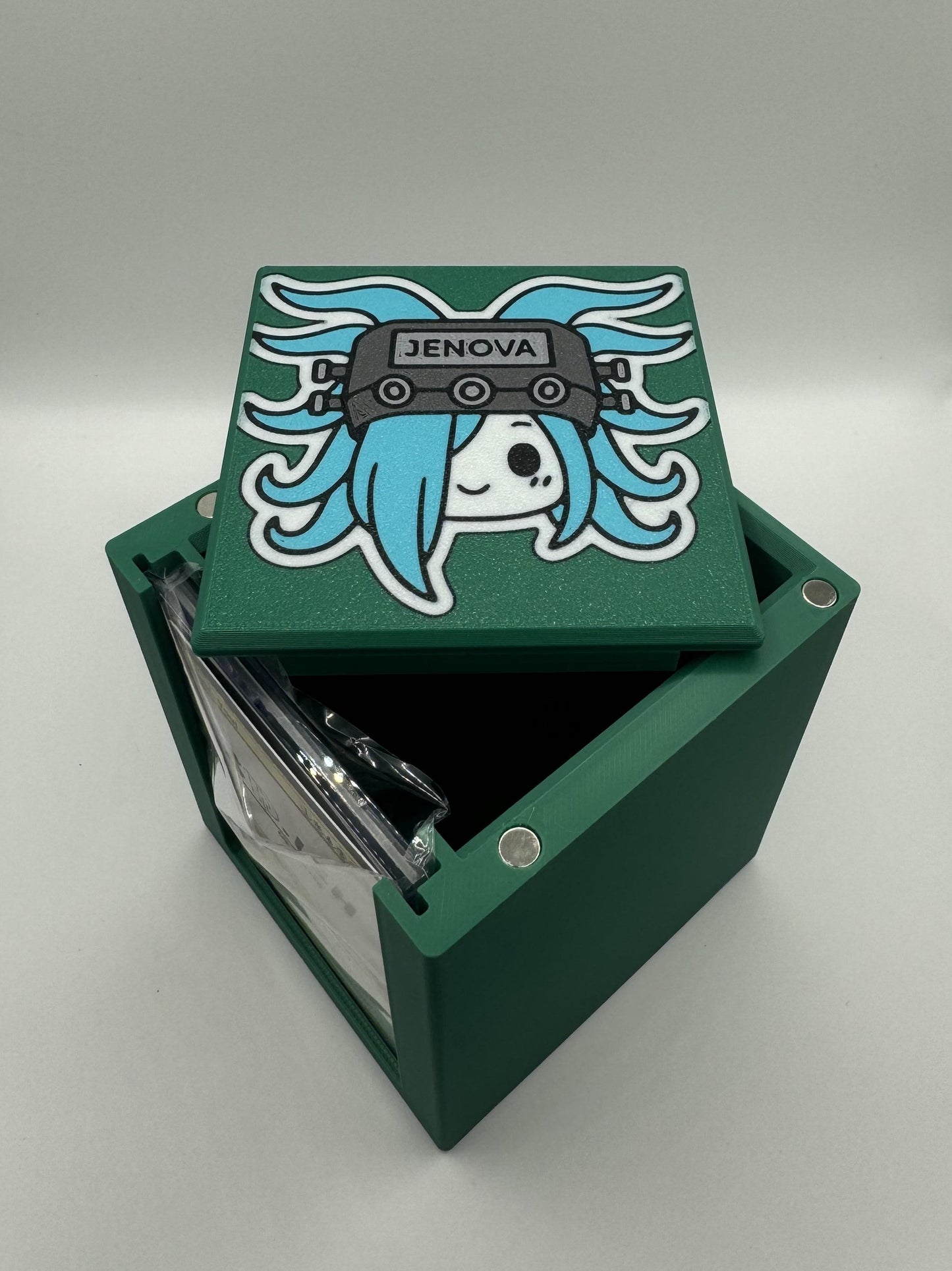 Jenova, Ancient Calamity - Magnetic Commander Showcase Deck Box