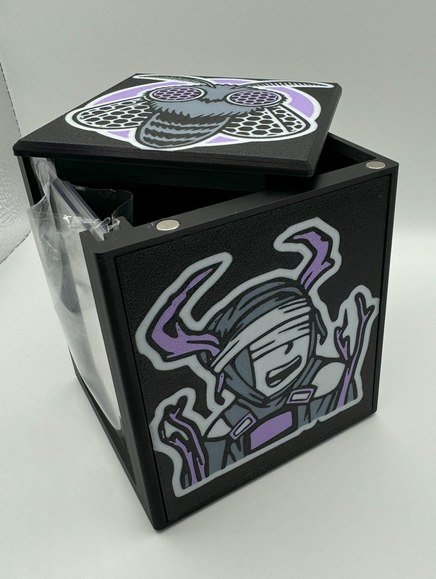 The Wise Mothman - Magnetic Commander Showcase Deck Box