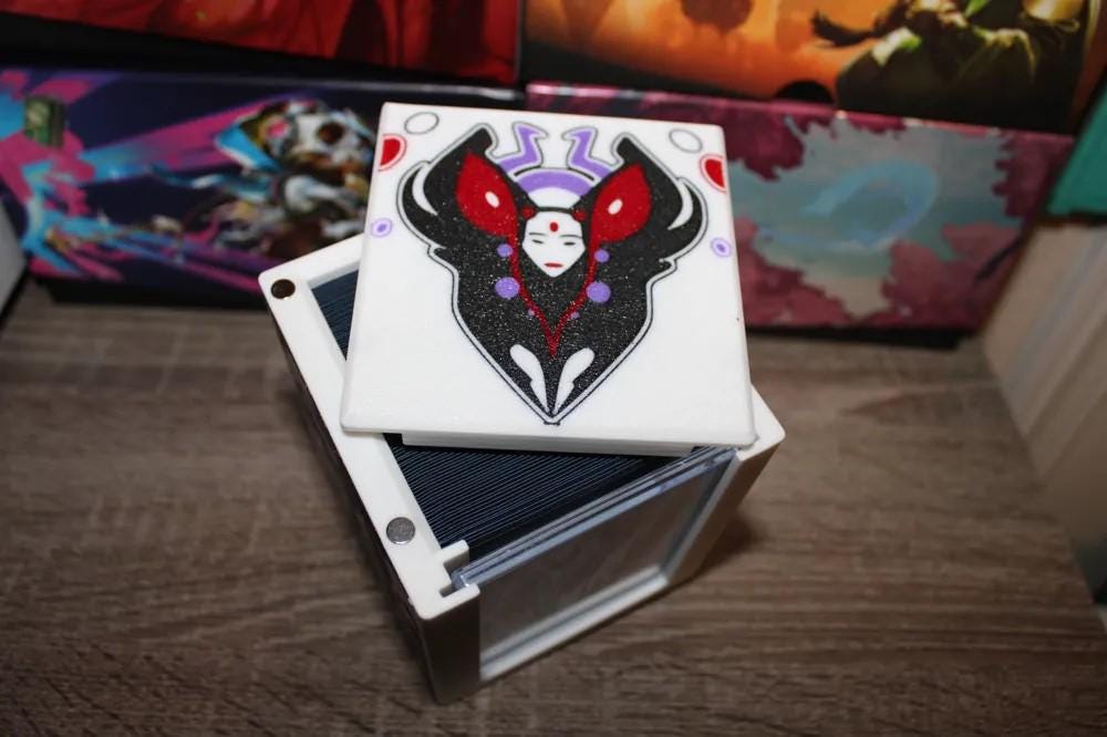 Sharuum the Hegemon - Magnetic Commander Showcase Deckbox