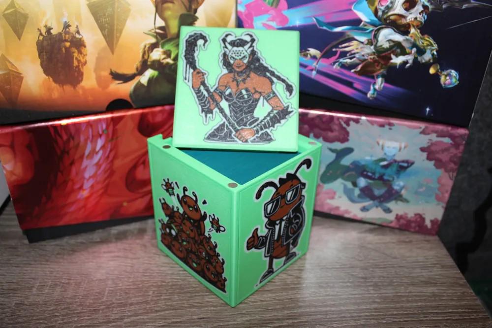 Izoni - Magnetic Commander Showcase Deck Box