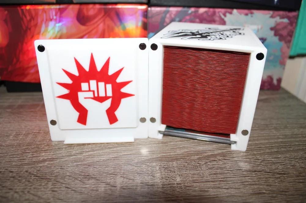 Nahiri, Forged in Fury - Magnetic Commander Showcase Deck Box