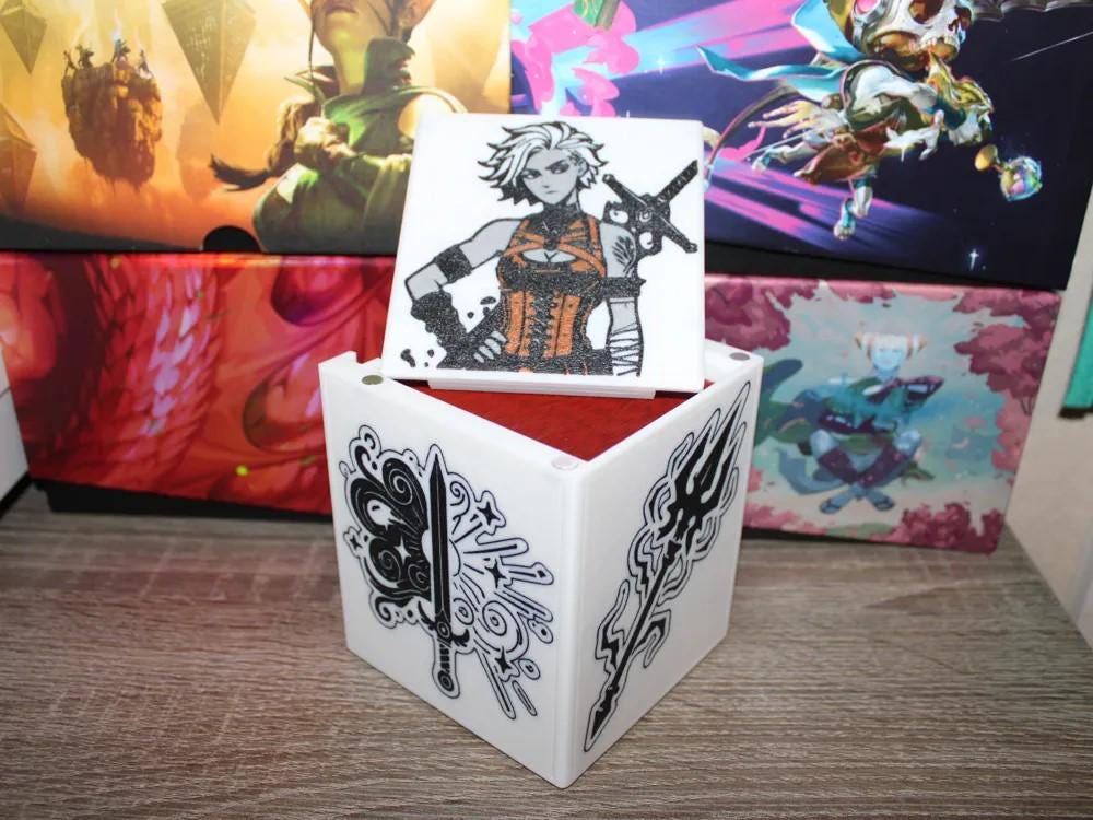 Nahiri, Forged in Fury - Magnetic Commander Showcase Deck Box