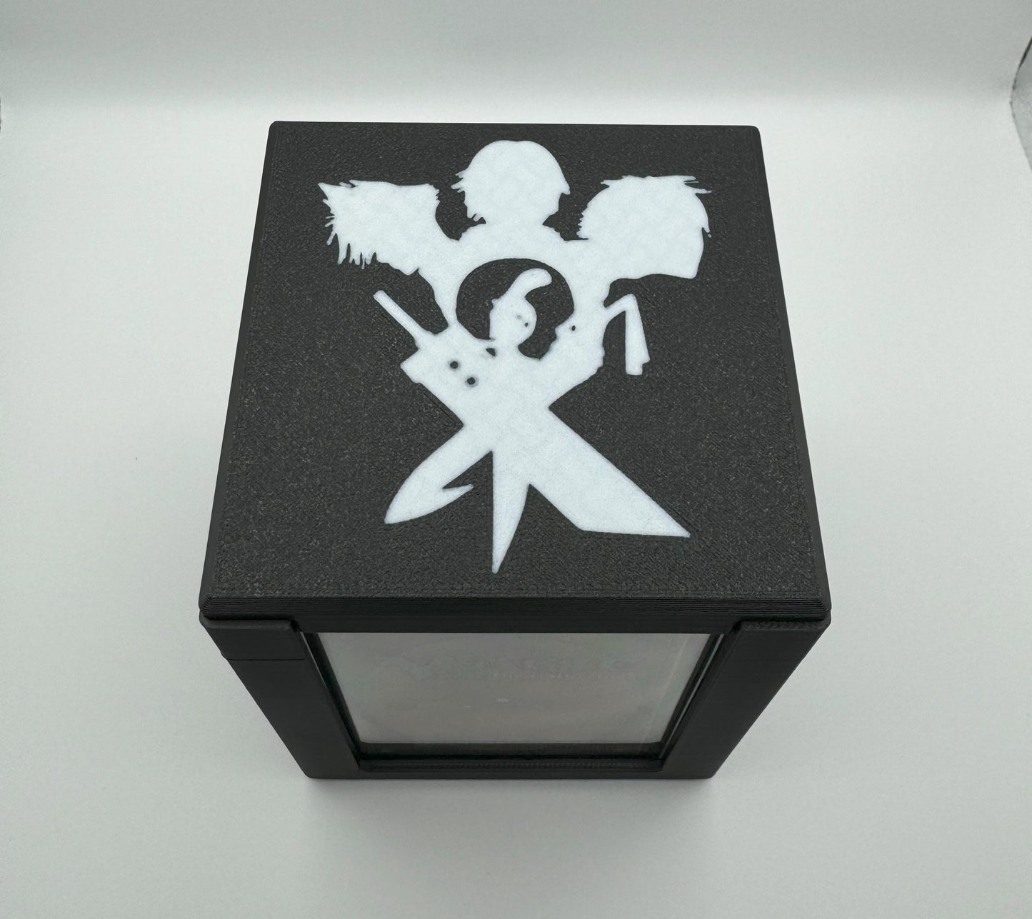 Final Fantasy Hero's - Magnetic Commander Showcase Deck Box