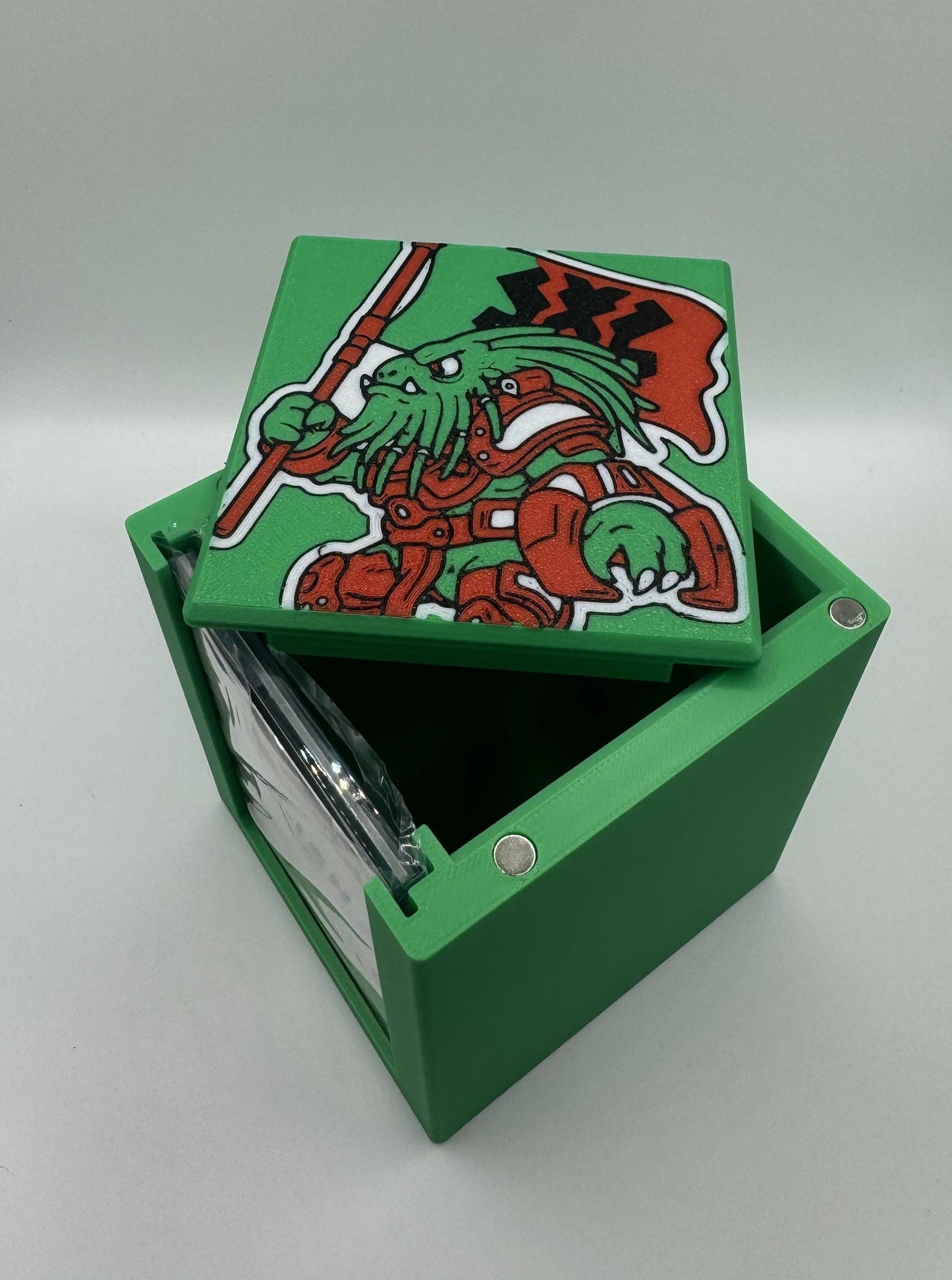 Tannuk, Steadfast Second - Magnetic Commander Showcase Deck Box