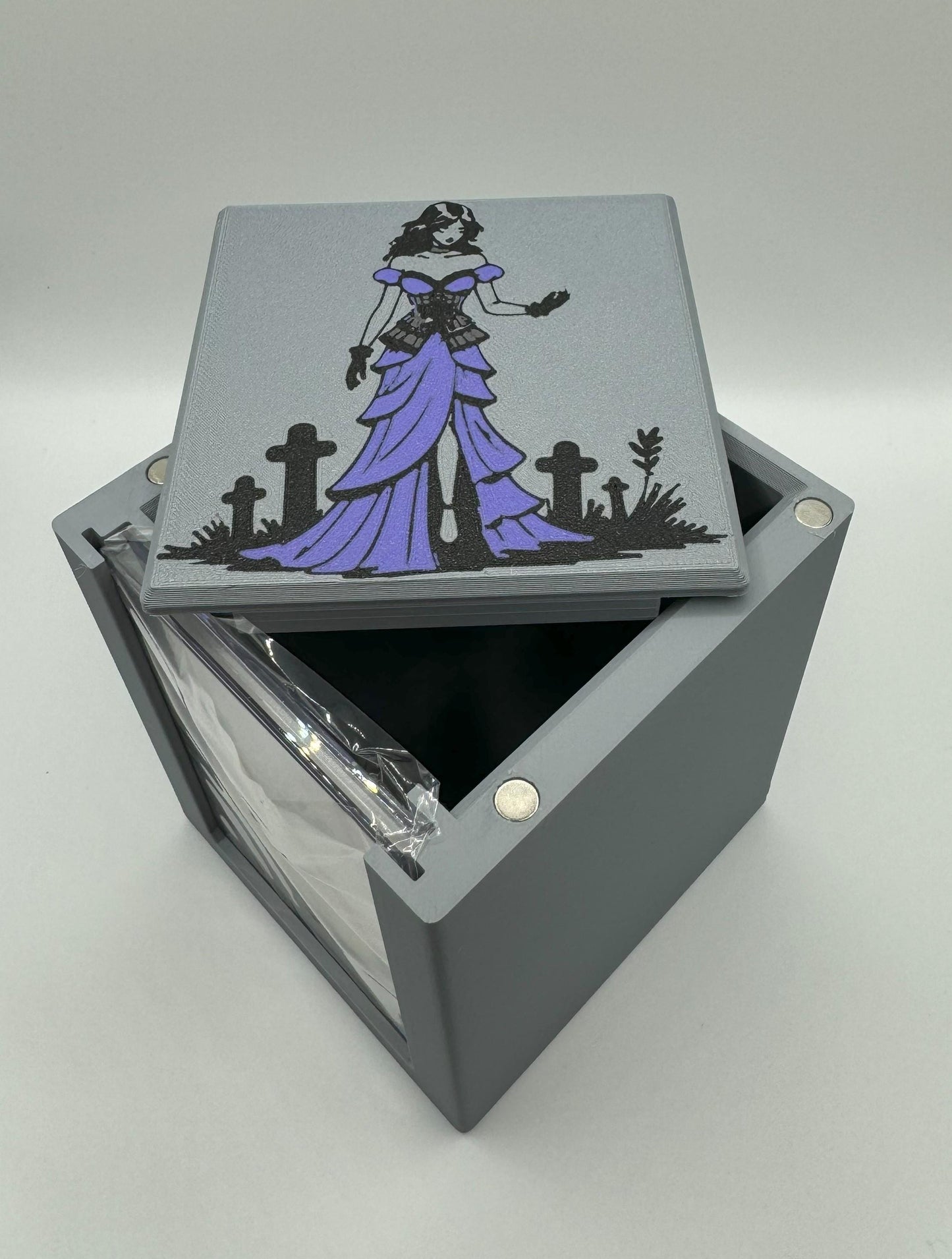 Liliana - Magnetic Commander Showcase Deck Box