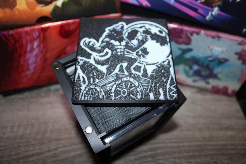 Tolovar, Dire Overlord - Magnetic Commander Showcase Deck Box