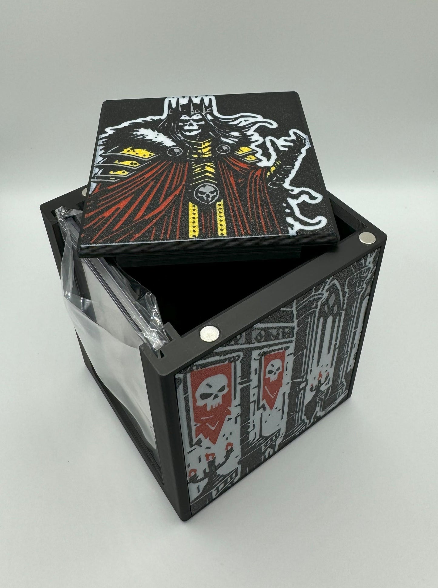 Nekusar, the Mindrazer - Magnetic Commander Showcase Deck Box