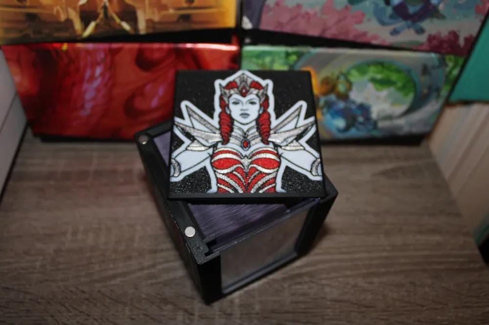 Oliva Voldaren // Oliva, Crimson Bride - Magnetic Commander Showcase Deck Box