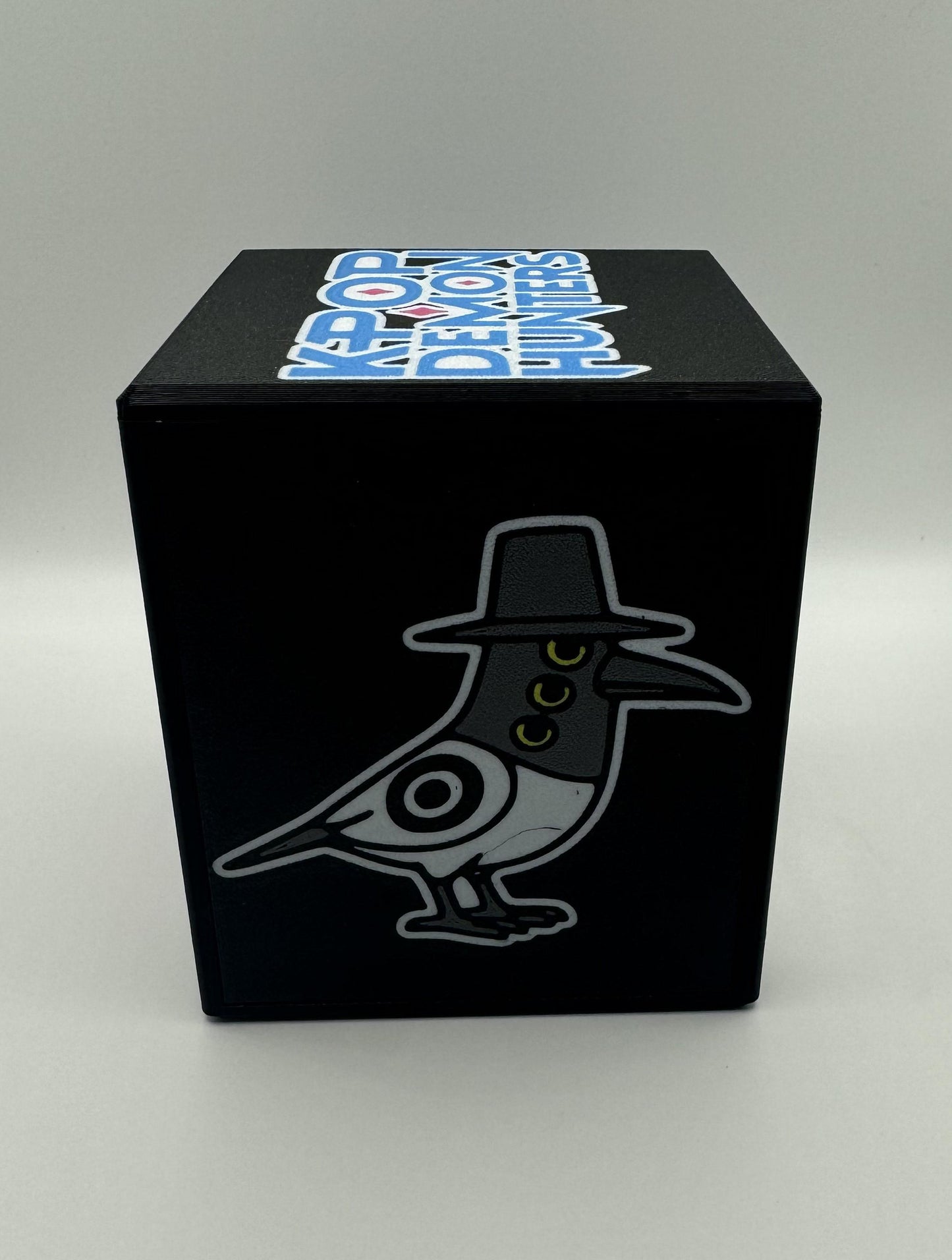 K-Pop Demon Hunters - Magnetic Commander Showcase Deck Box