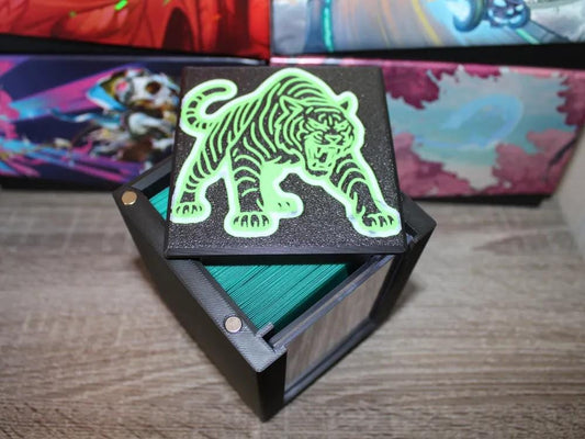 Ygra, Eater of All - Magnetic Commander Showcase Deck Box