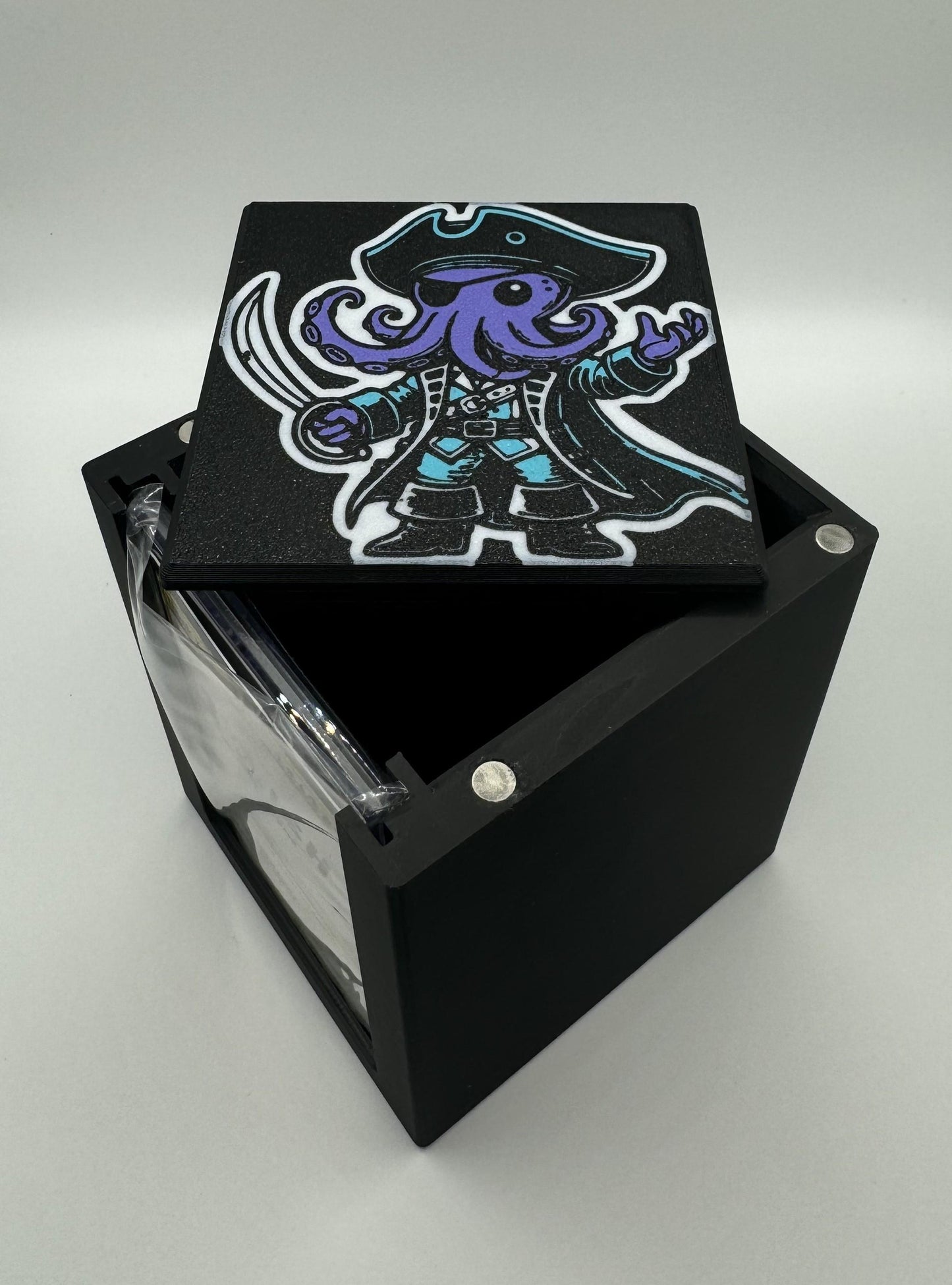Captain N'gathrod - Magnetic Commander Showcase Deck Box