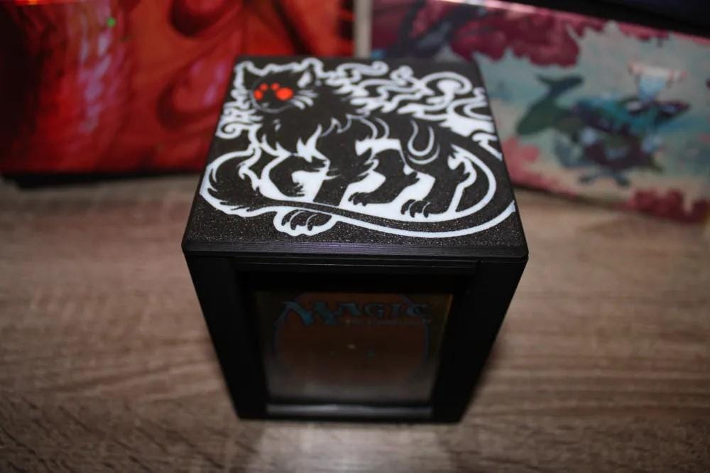 Lurrus of the Dream- Magnetic Commander Showcase Deck Box