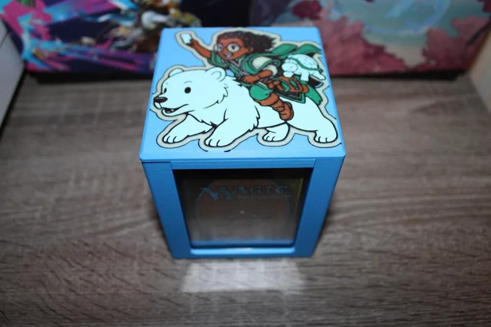Minn, Wily Illusionist - Magnetic Commander Showcase Deck Box