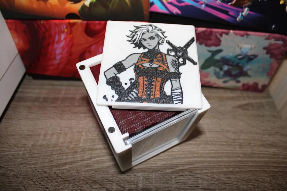 Nahiri, Forged in Fury - Magnetic Commander Showcase Deck Box