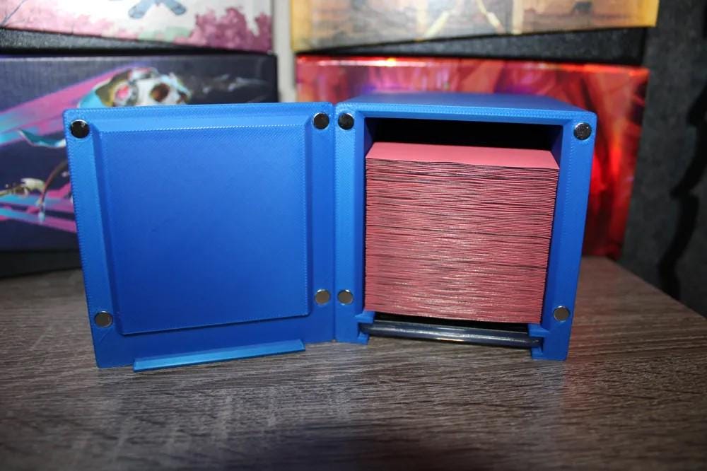 Vehicles Theme - Magnetic Commander Showcase Deck Box