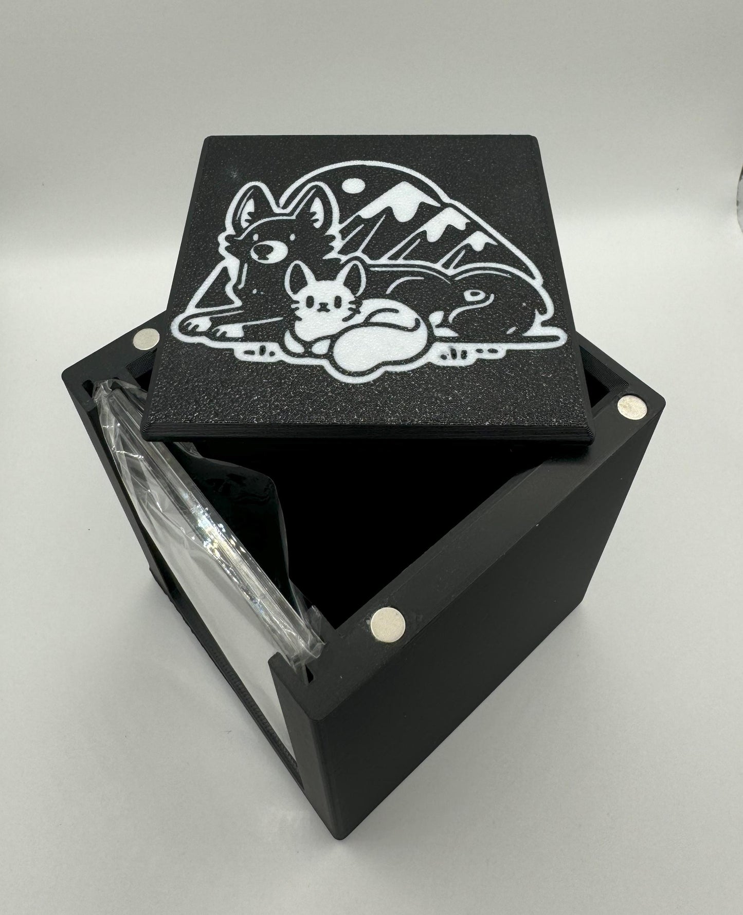 Rin and Seri, Inseparable - Magnetic Commander Showcase Deck Box