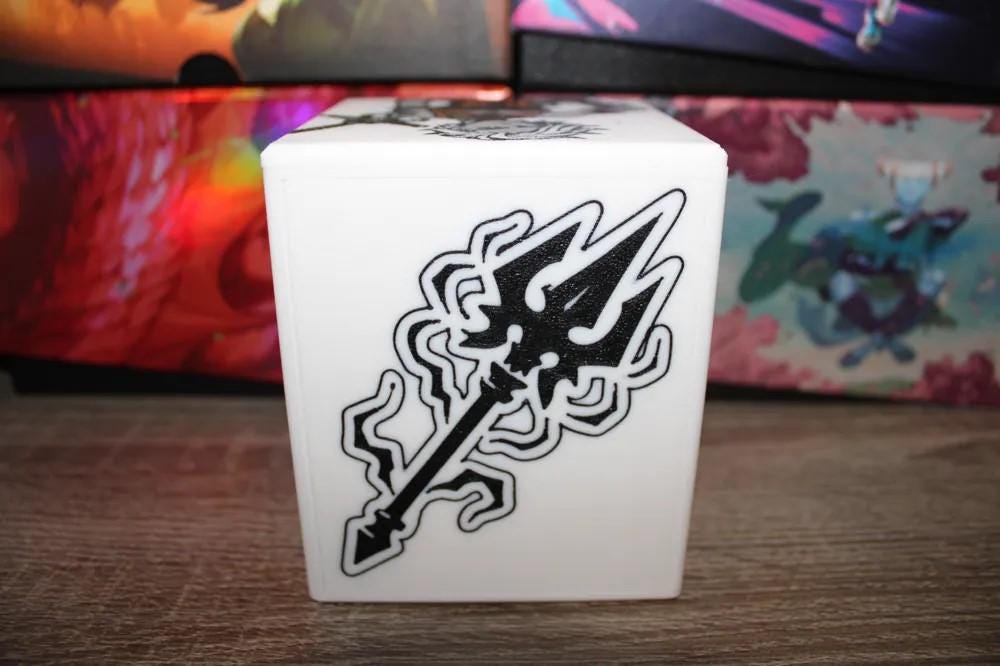 Nahiri, Forged in Fury - Magnetic Commander Showcase Deck Box