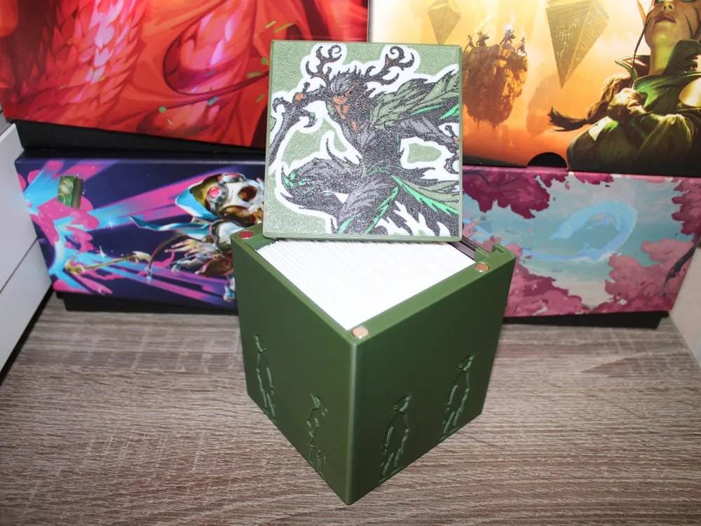 Rhys the Redeemed - Magnetic Commander Showcase Deck Box