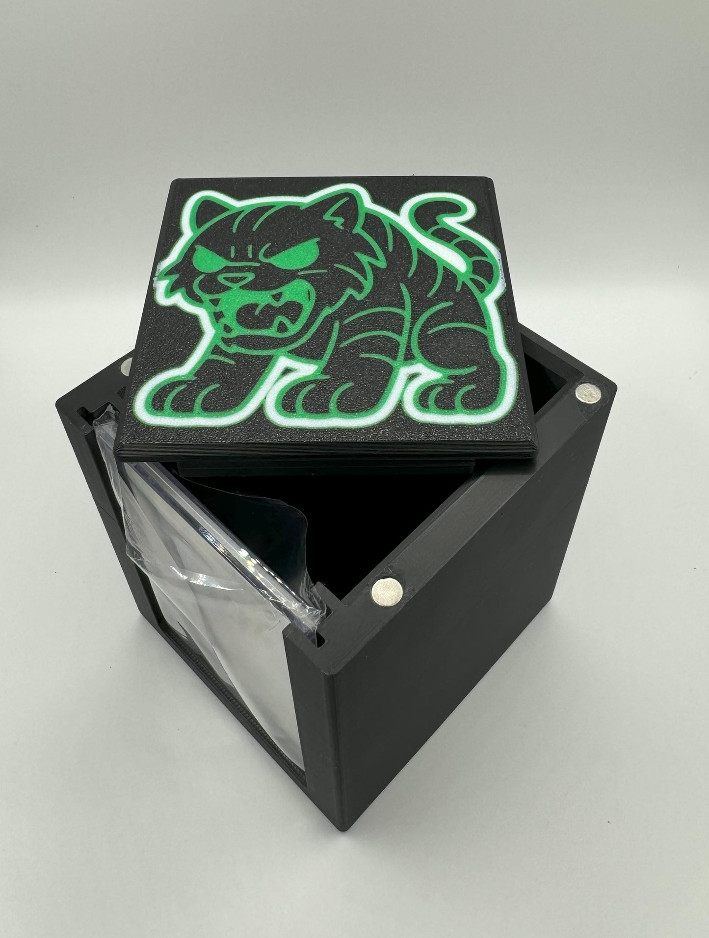 Chibi Ygra, Eater of All - Magnetic Commander Showcase Deck Box