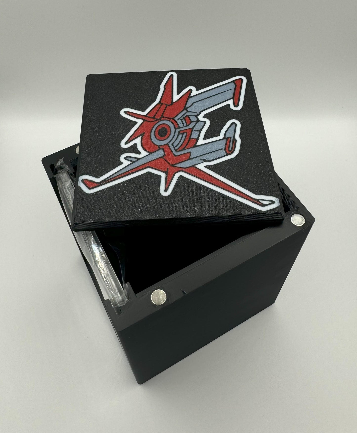 The Seriema - Magnetic Commander Showcase Deck Box