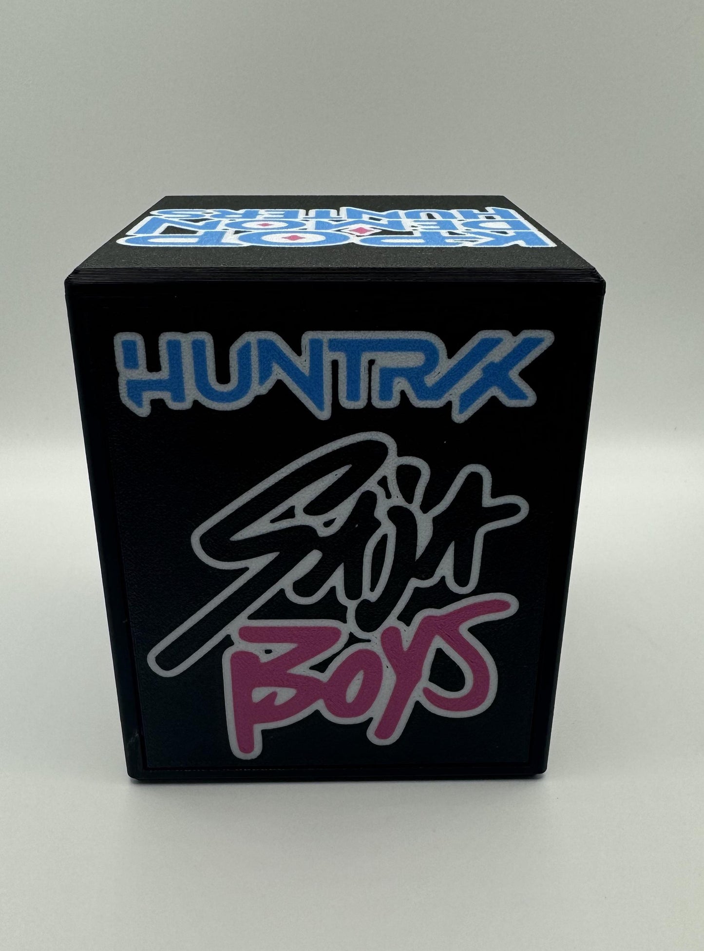 K-Pop Demon Hunters - Magnetic Commander Showcase Deck Box