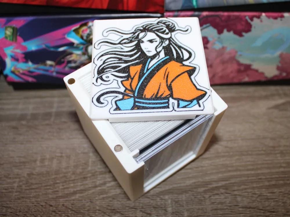 Narset, Enlightened Master - Magnetic Commander Showcase Deck Box