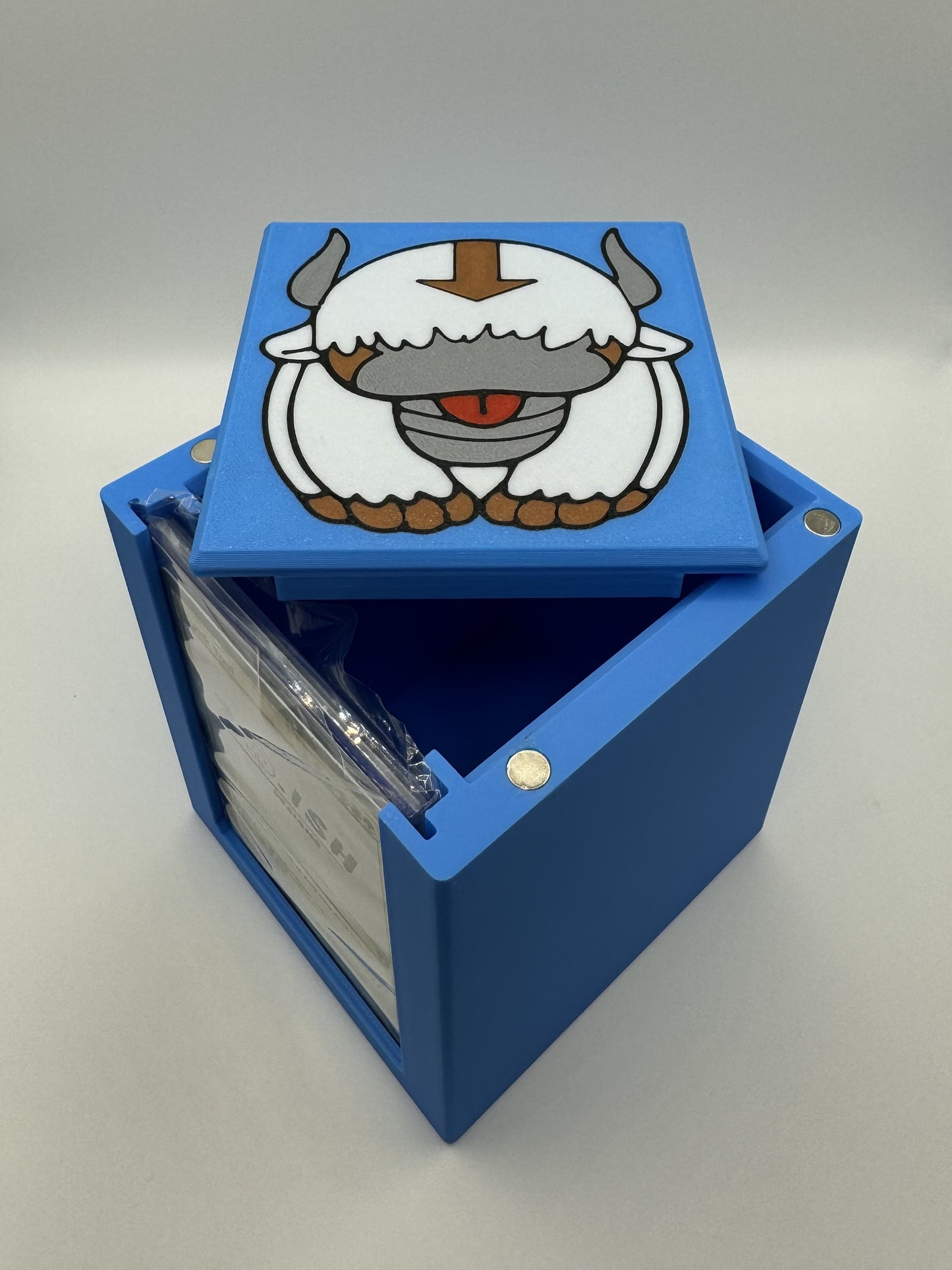 Flying Bison - Magnetic Commander Showcase Deck Box