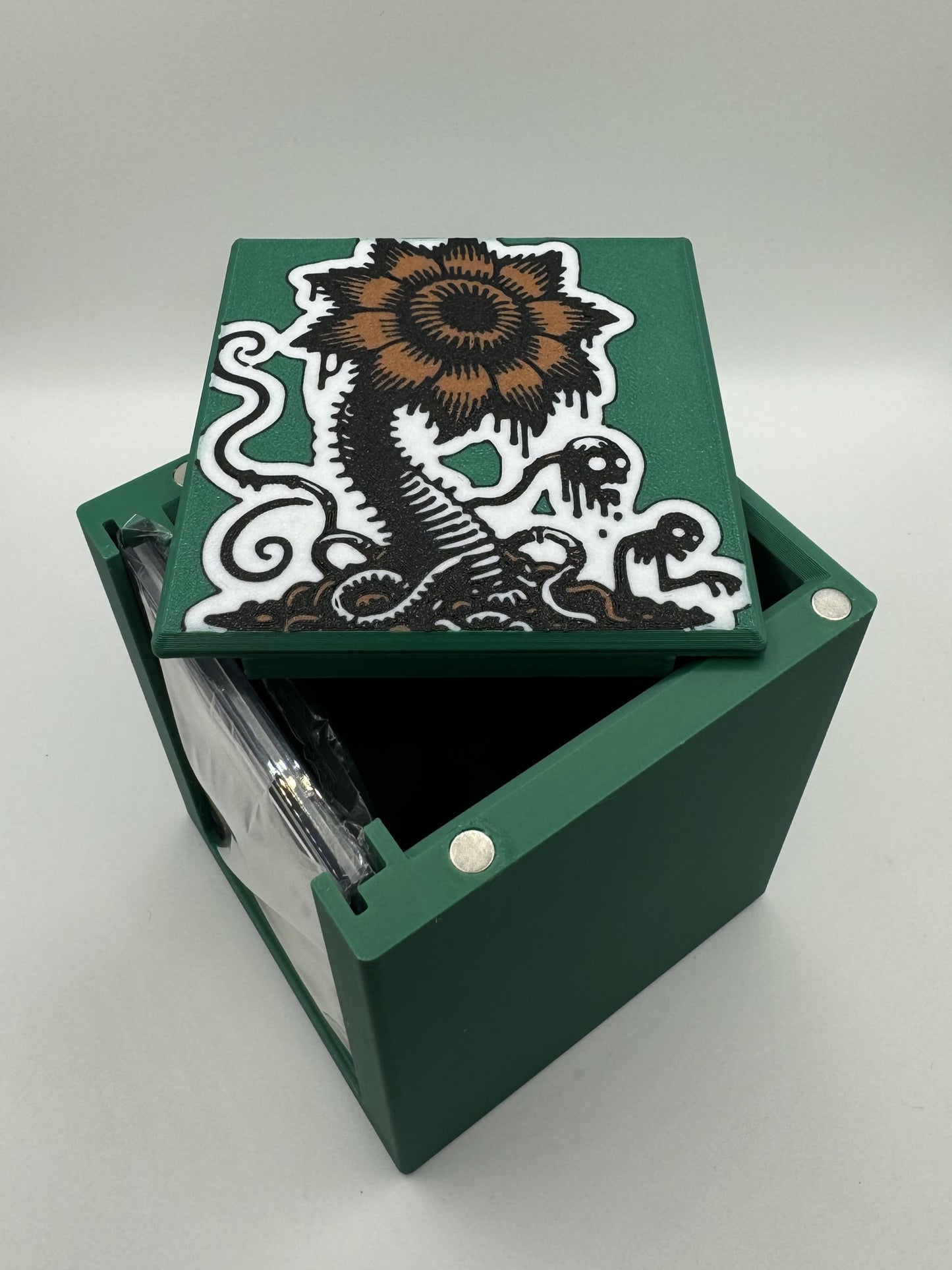 The Necrobloom - Magnetic Commander Showcase Deck Box