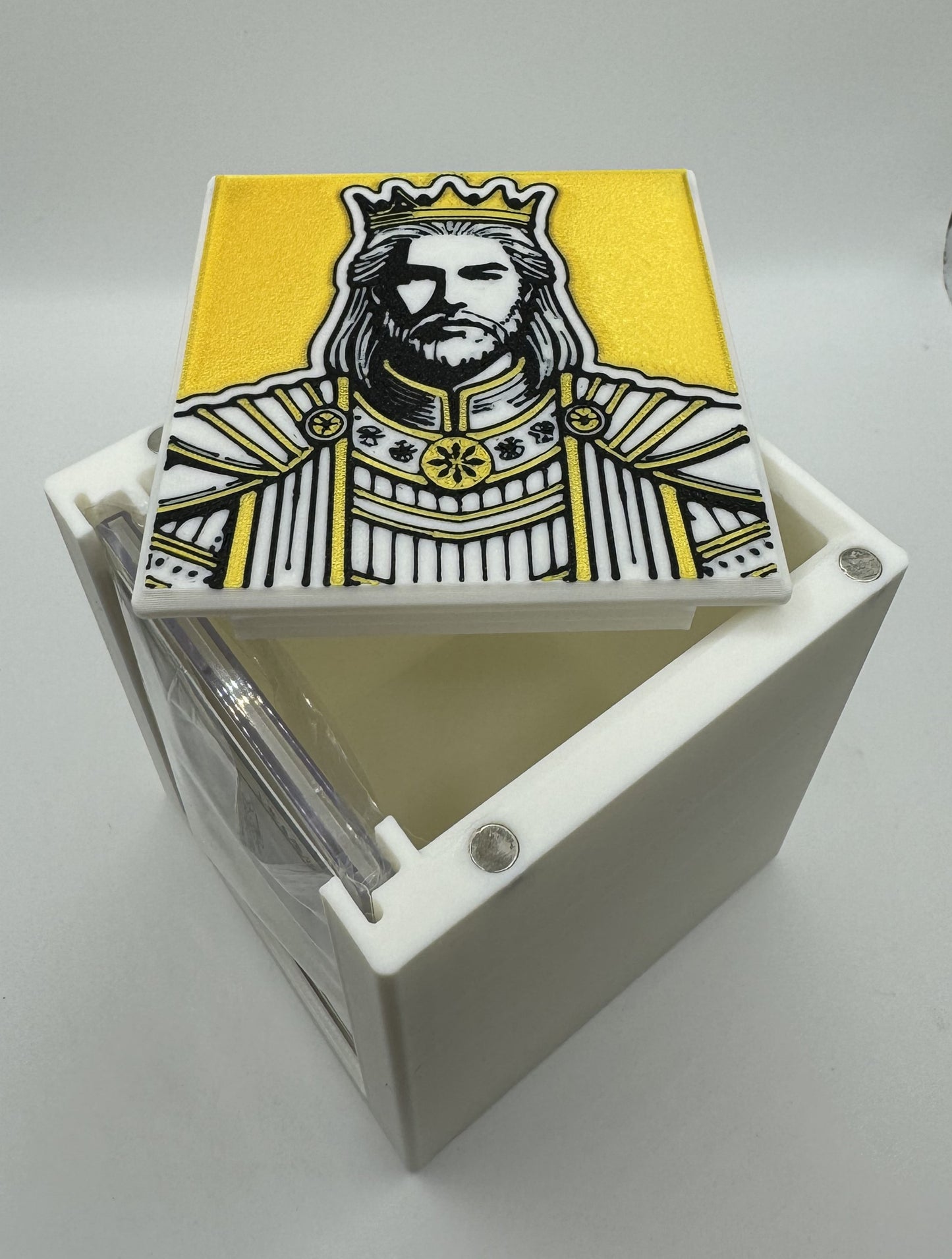 Kenrith, the Returned King - Magnetic Commander Showcase Deck Box