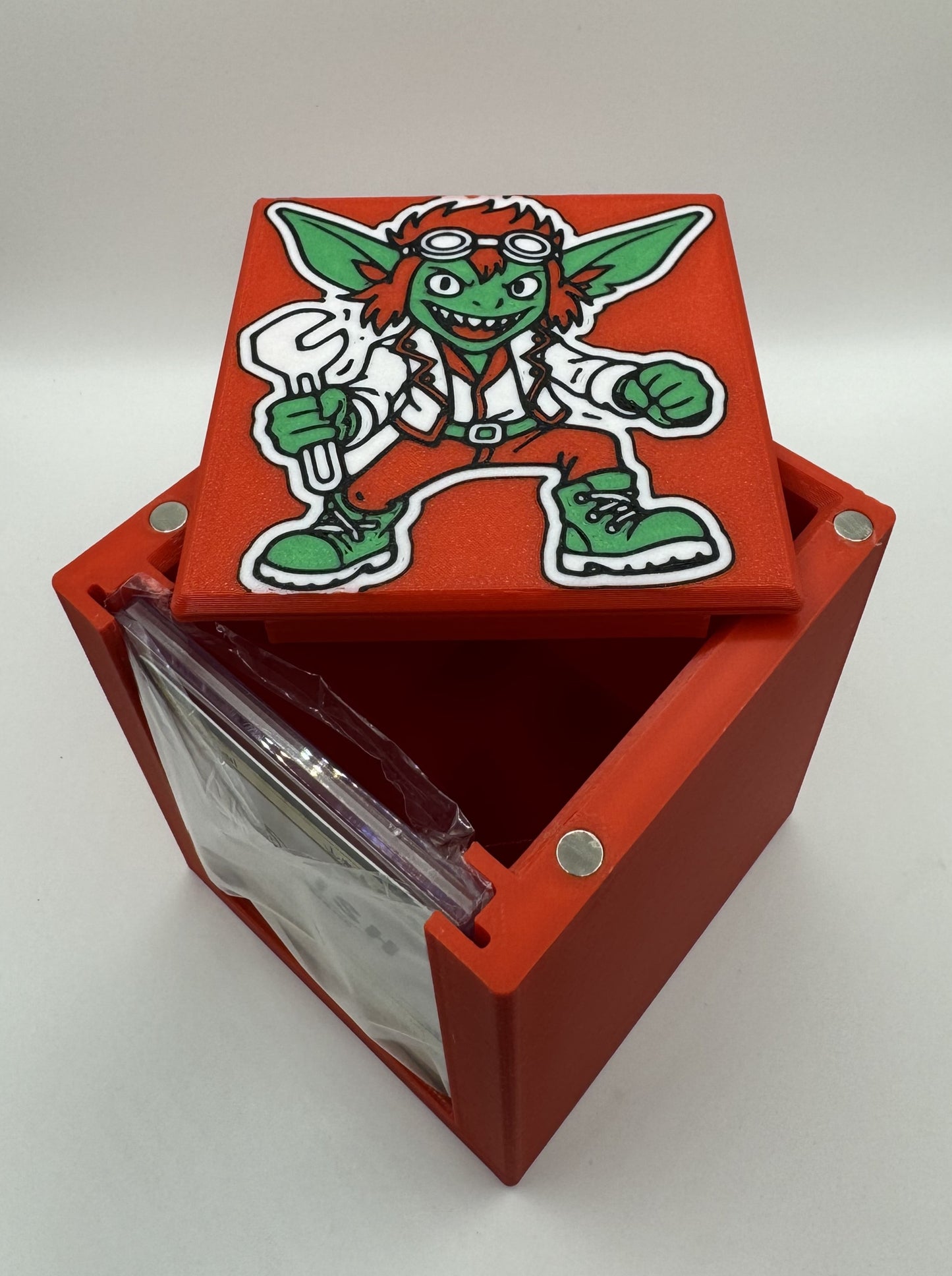 Redshift, Rocketeer Chief - Magnetic Commander Showcase Deck Box