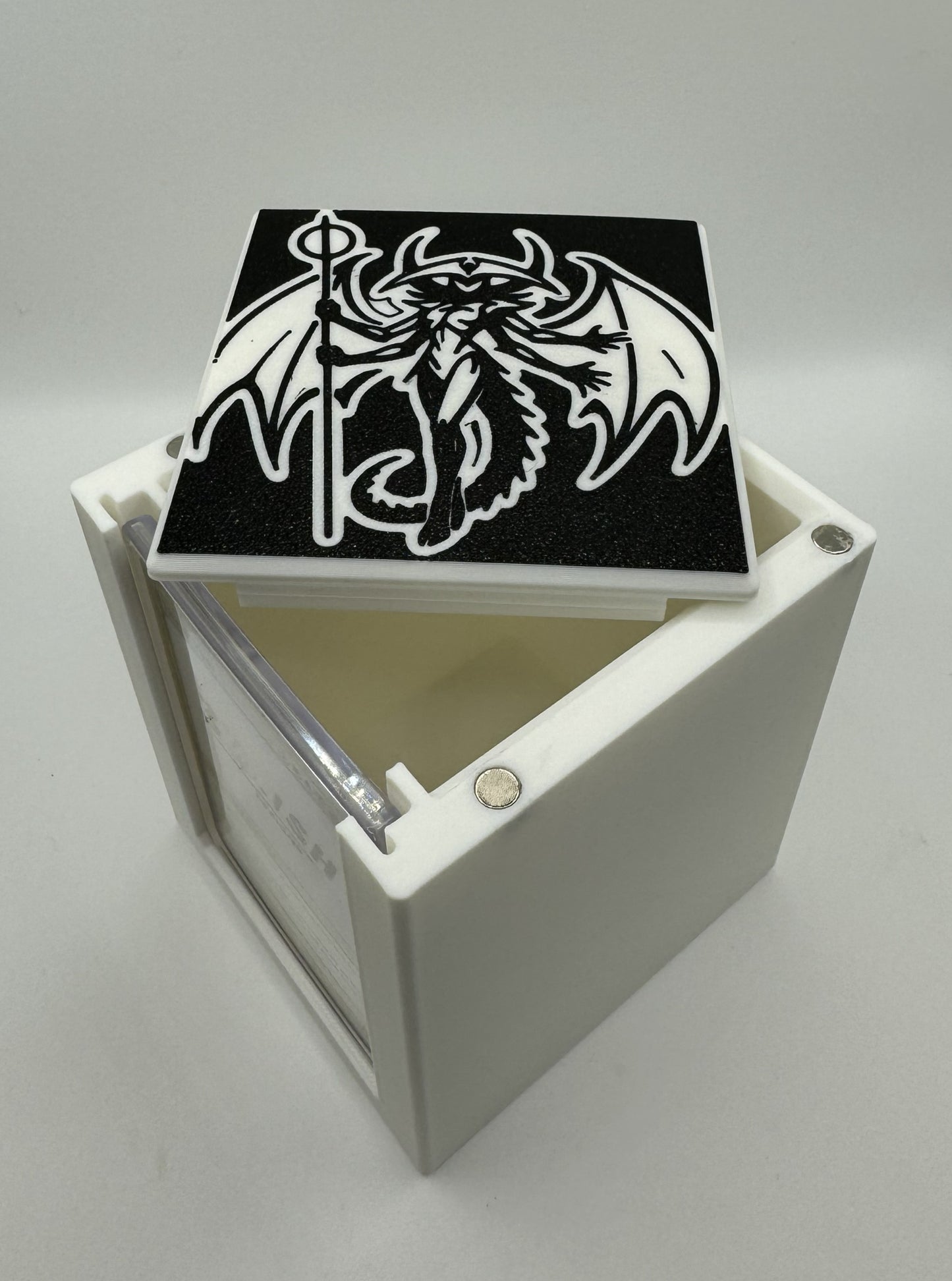 Atraxa Praetors' Voice / Grand Unifier - Magnetic Commander Showcase Deck Box