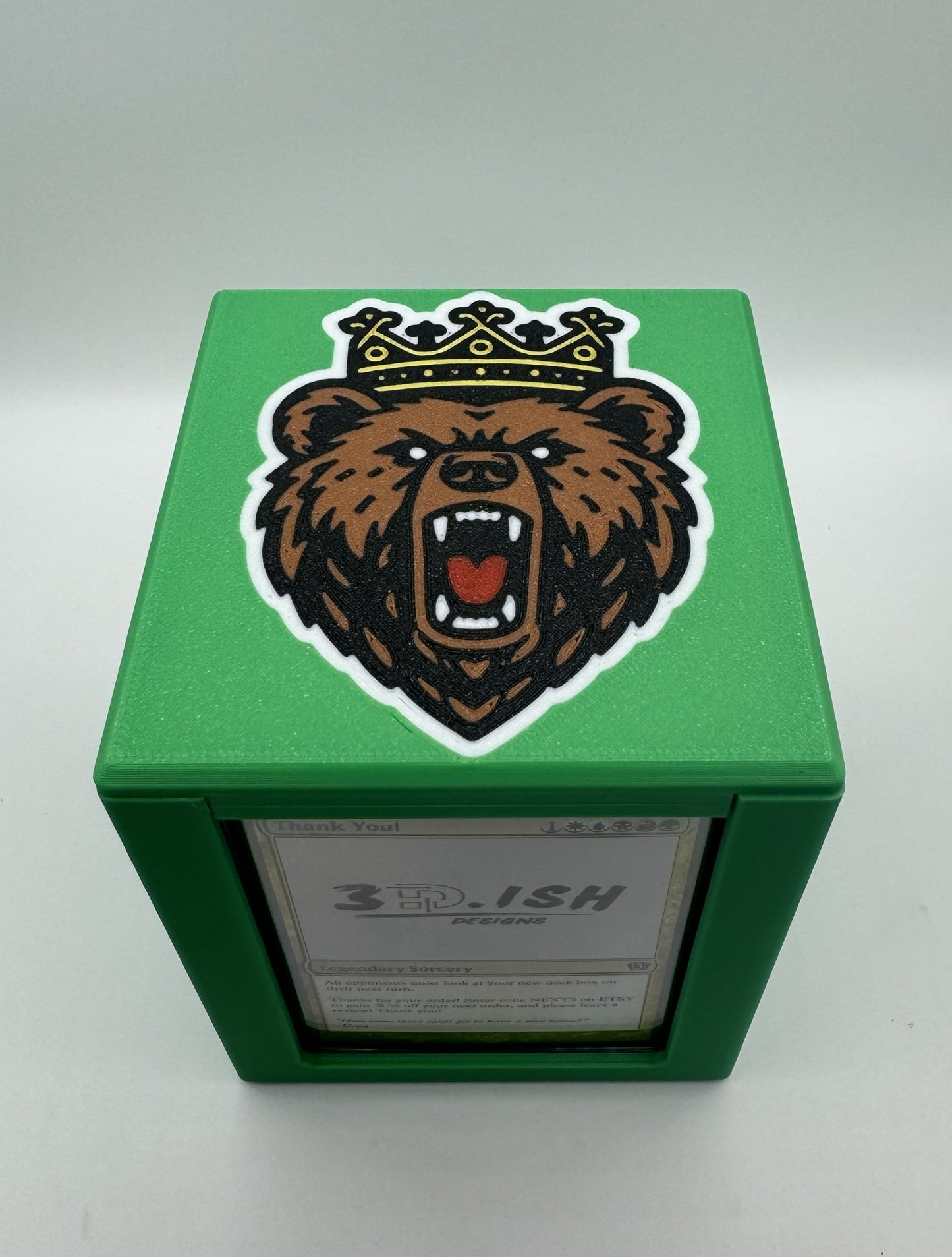 Ayula, Queen Among Bears - Magnetic Commander Showcase Deck Box